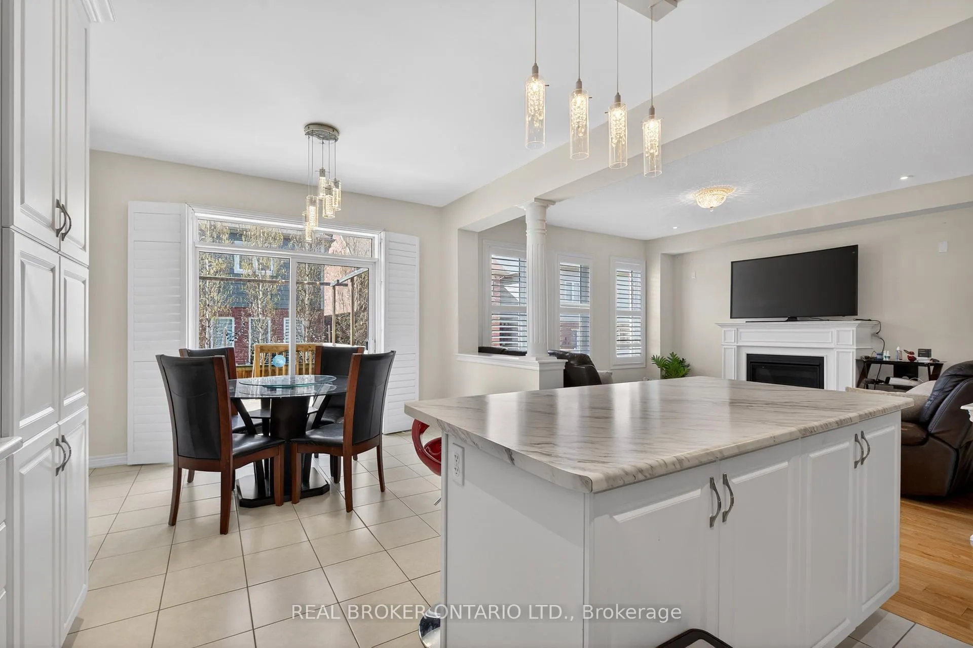 Photo 14 of 27 Fingland Crescent, Hamilton, Waterdown — HOMEH