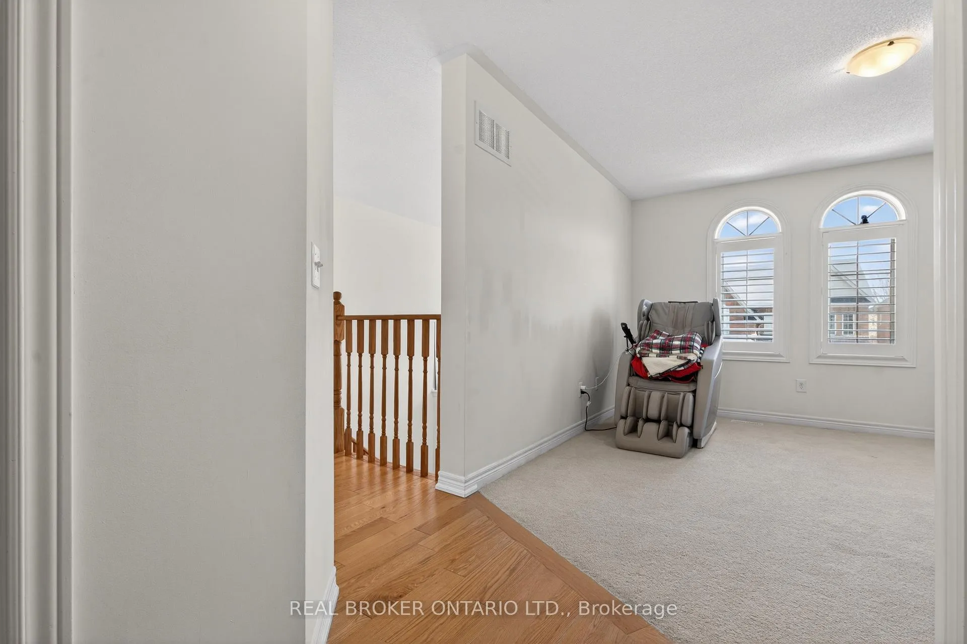 Photo 17 of 27 Fingland Crescent, Hamilton, Waterdown — HOMEH