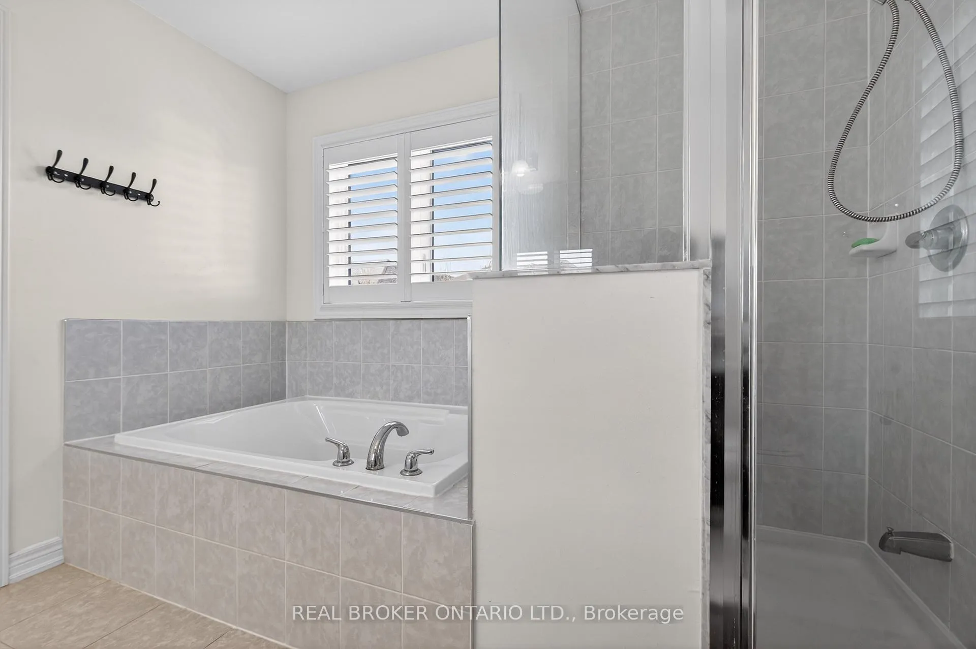 Photo 27 of 27 Fingland Crescent, Hamilton, Waterdown — HOMEH