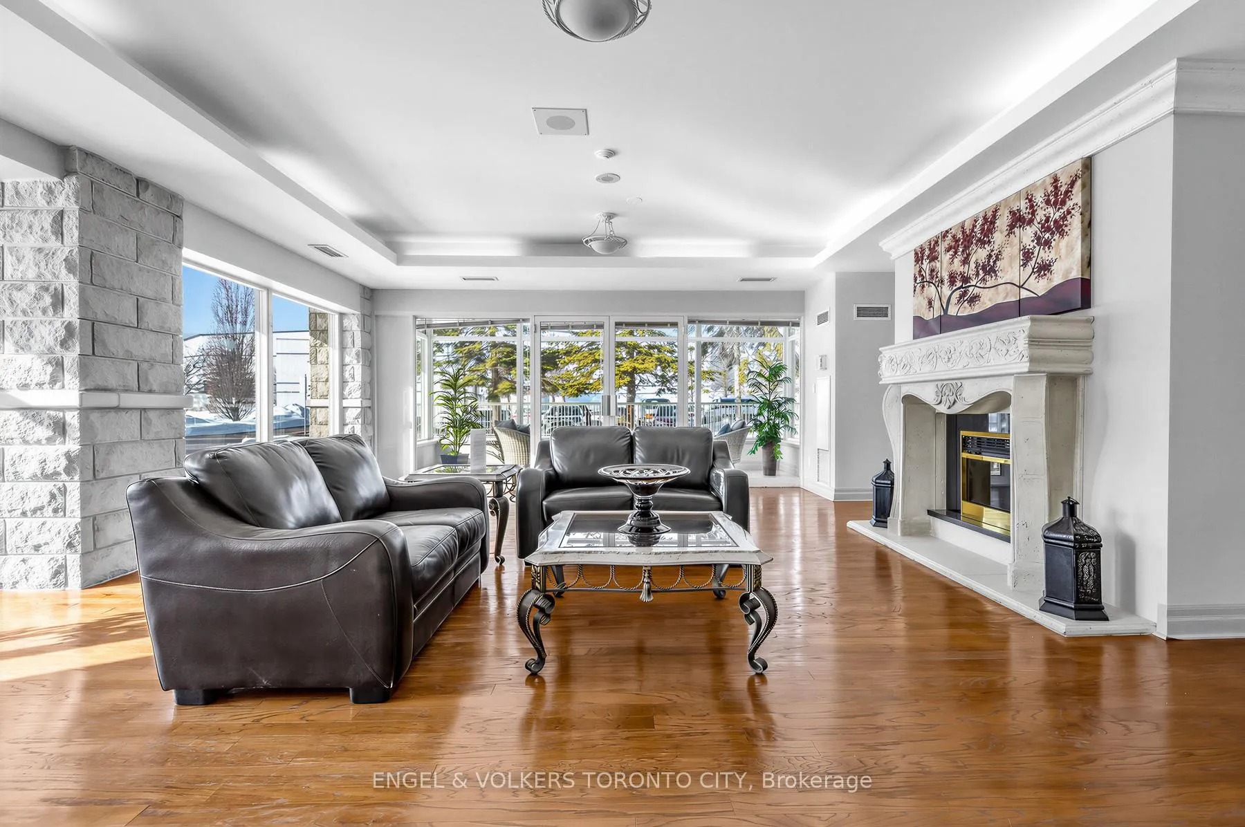 Photo 3 of Unit 105, 2506 Rutherford Road, Vaughan, Maple — HOMEH