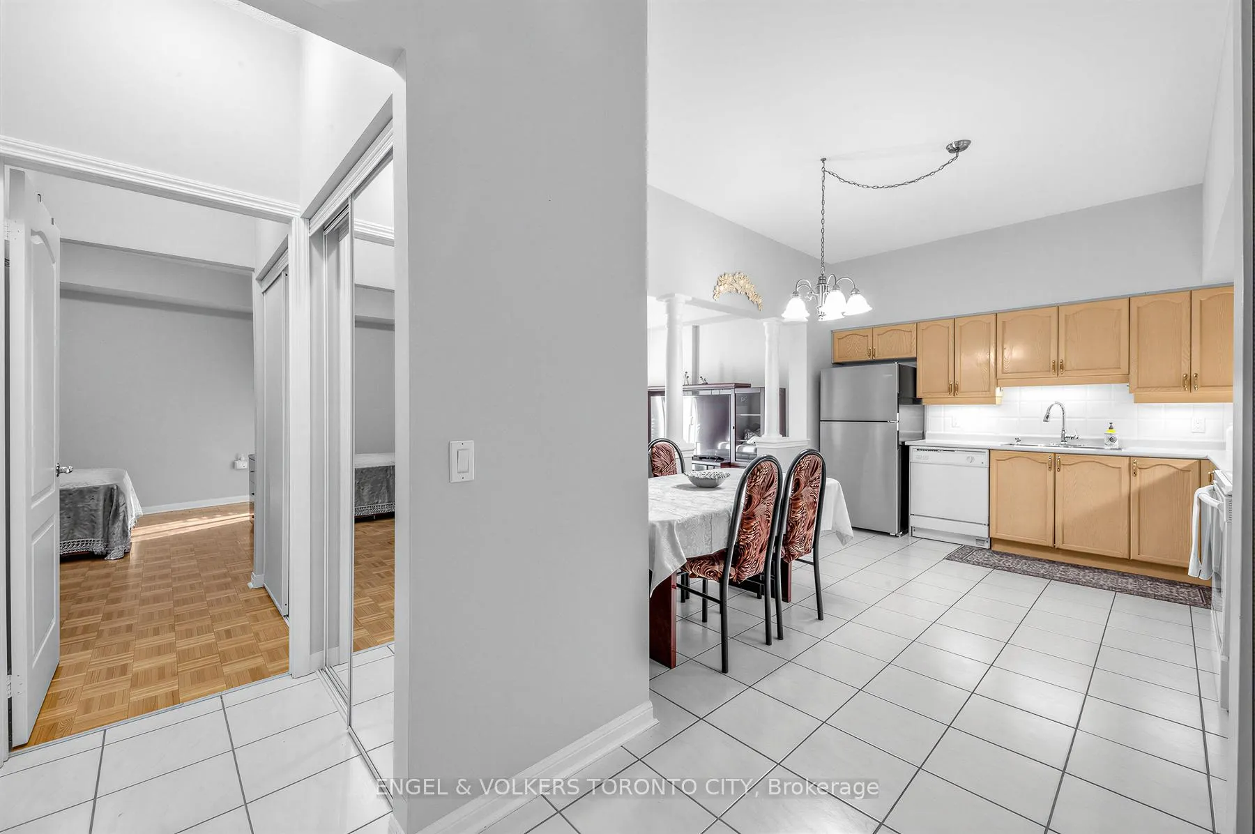 Photo 4 of Unit 105, 2506 Rutherford Road, Vaughan, Maple — HOMEH