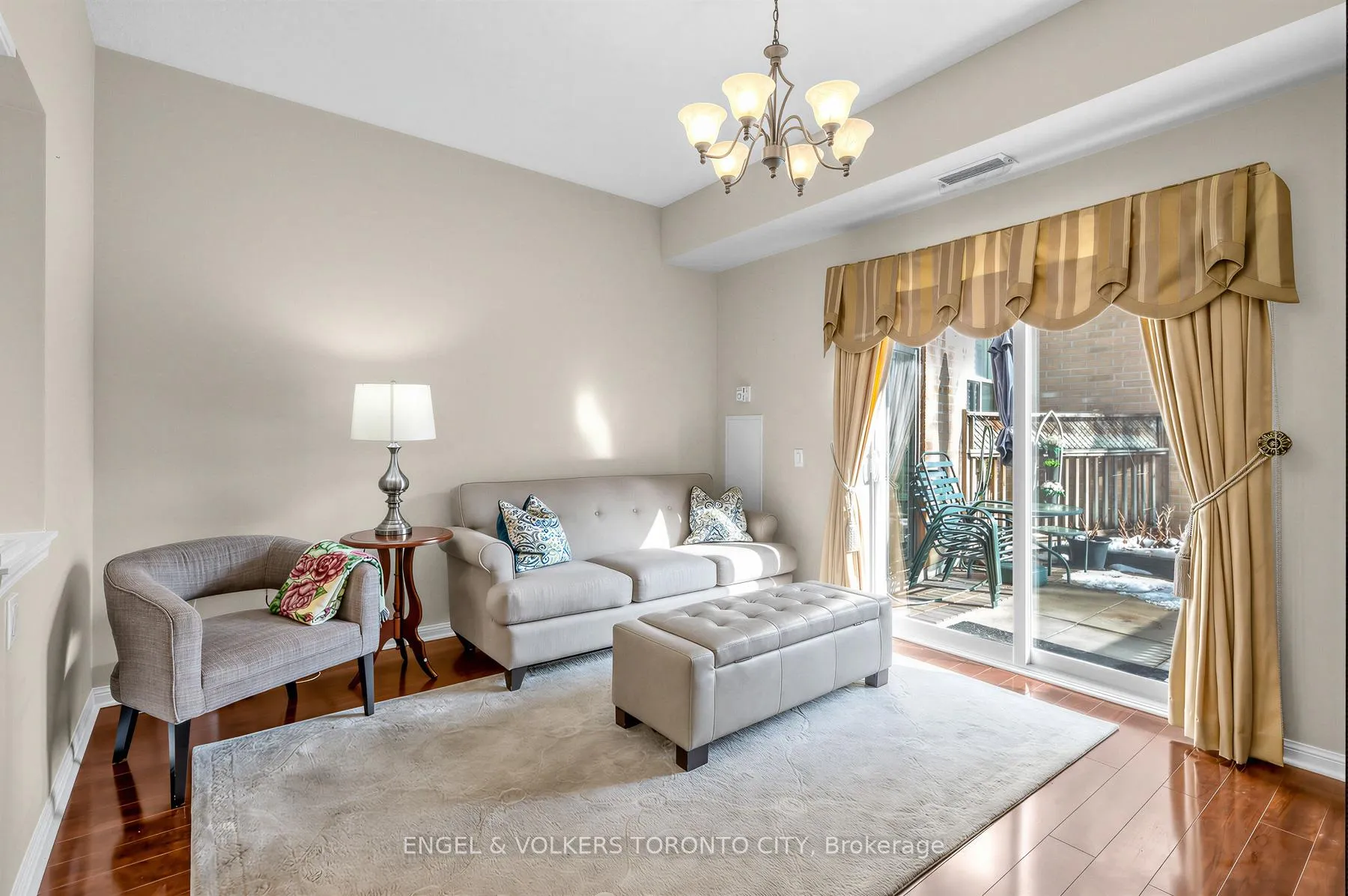 Photo 5 of Unit 105, 2506 Rutherford Road, Vaughan, Maple — HOMEH