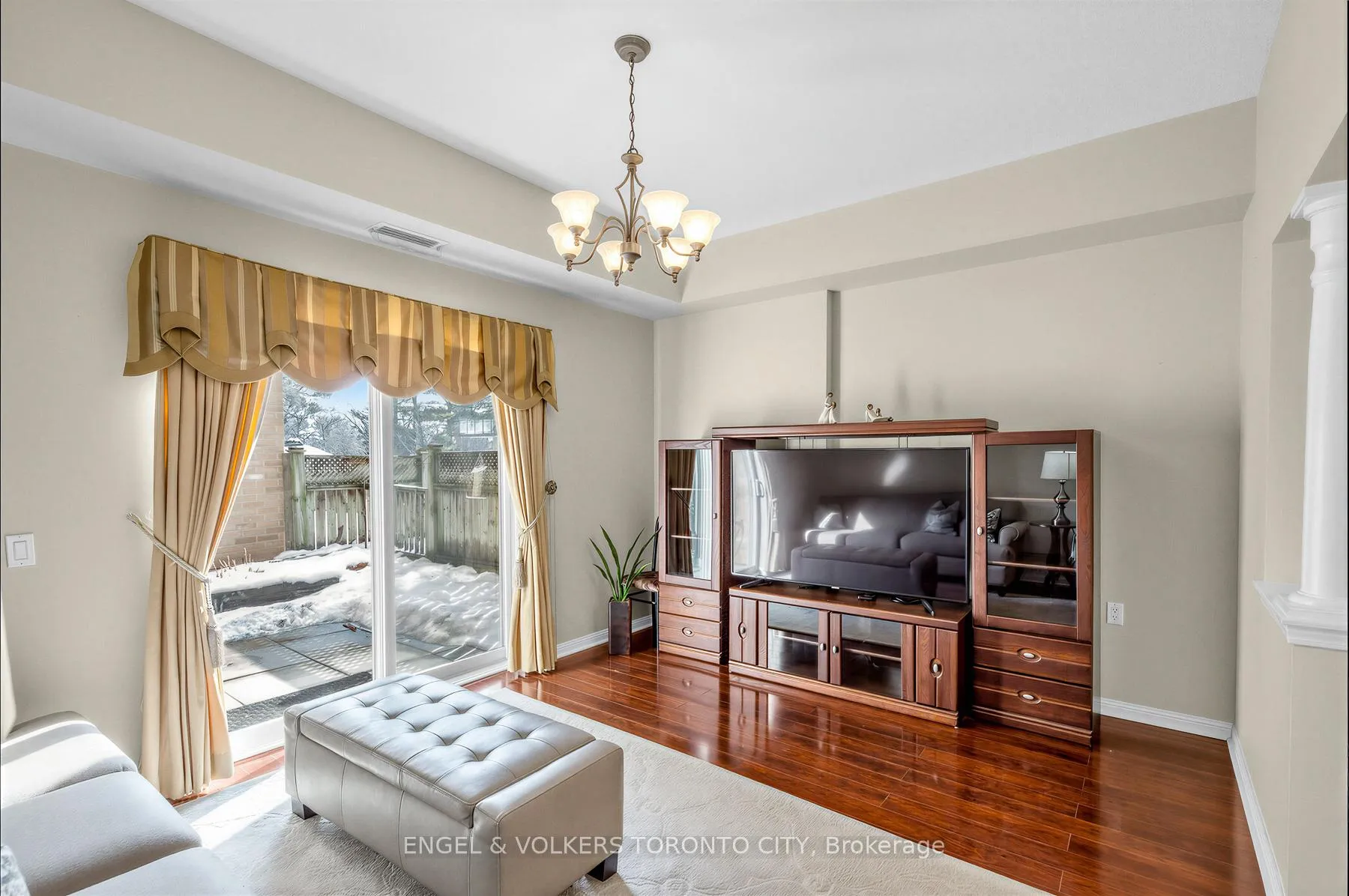 Photo 6 of Unit 105, 2506 Rutherford Road, Vaughan, Maple — HOMEH