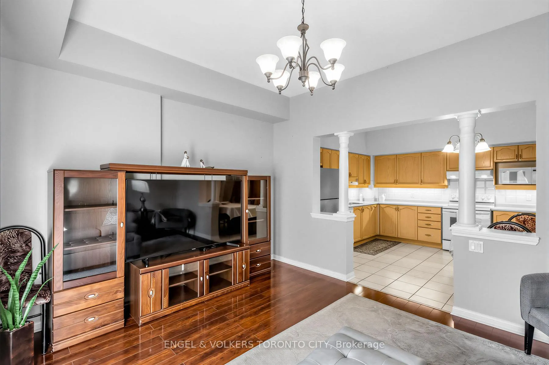 Photo 8 of Unit 105, 2506 Rutherford Road, Vaughan, Maple — HOMEH