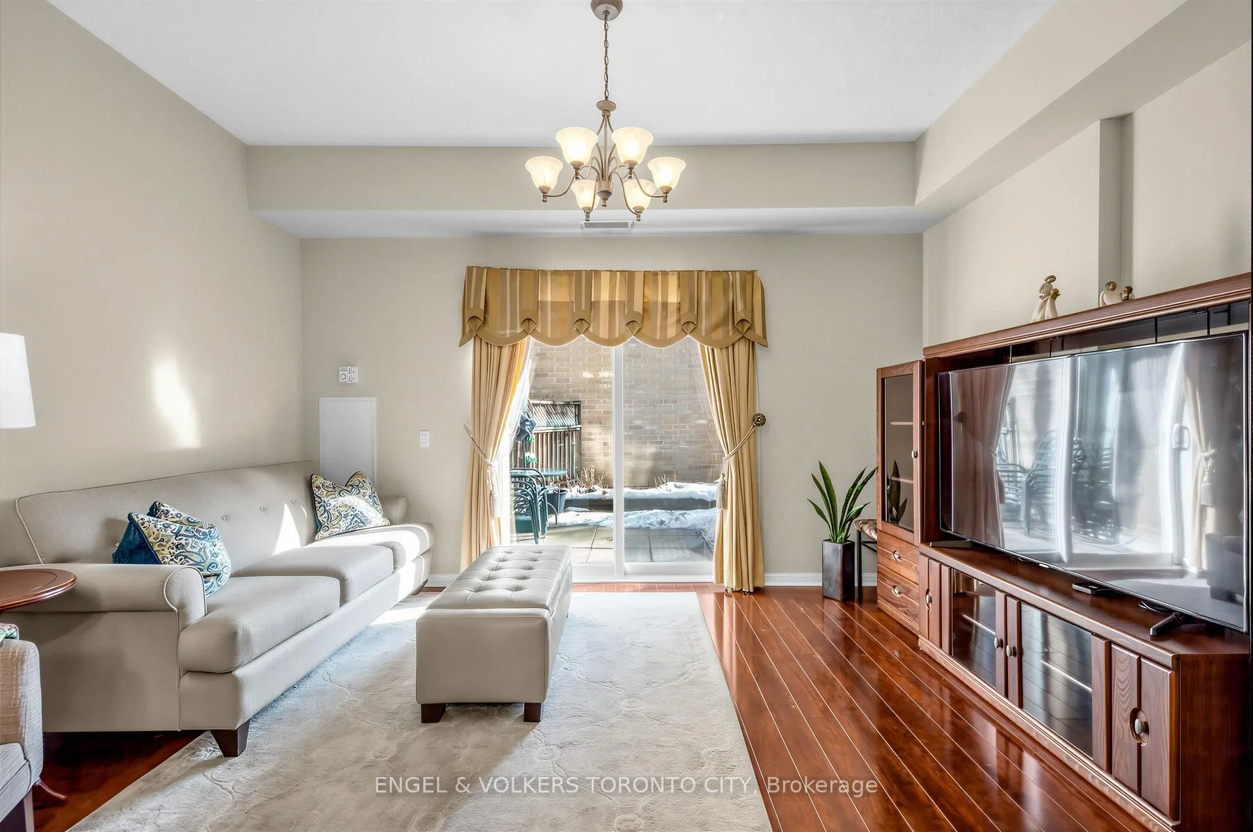 Photo 10 of Unit 105, 2506 Rutherford Road, Vaughan, Maple — HOMEH