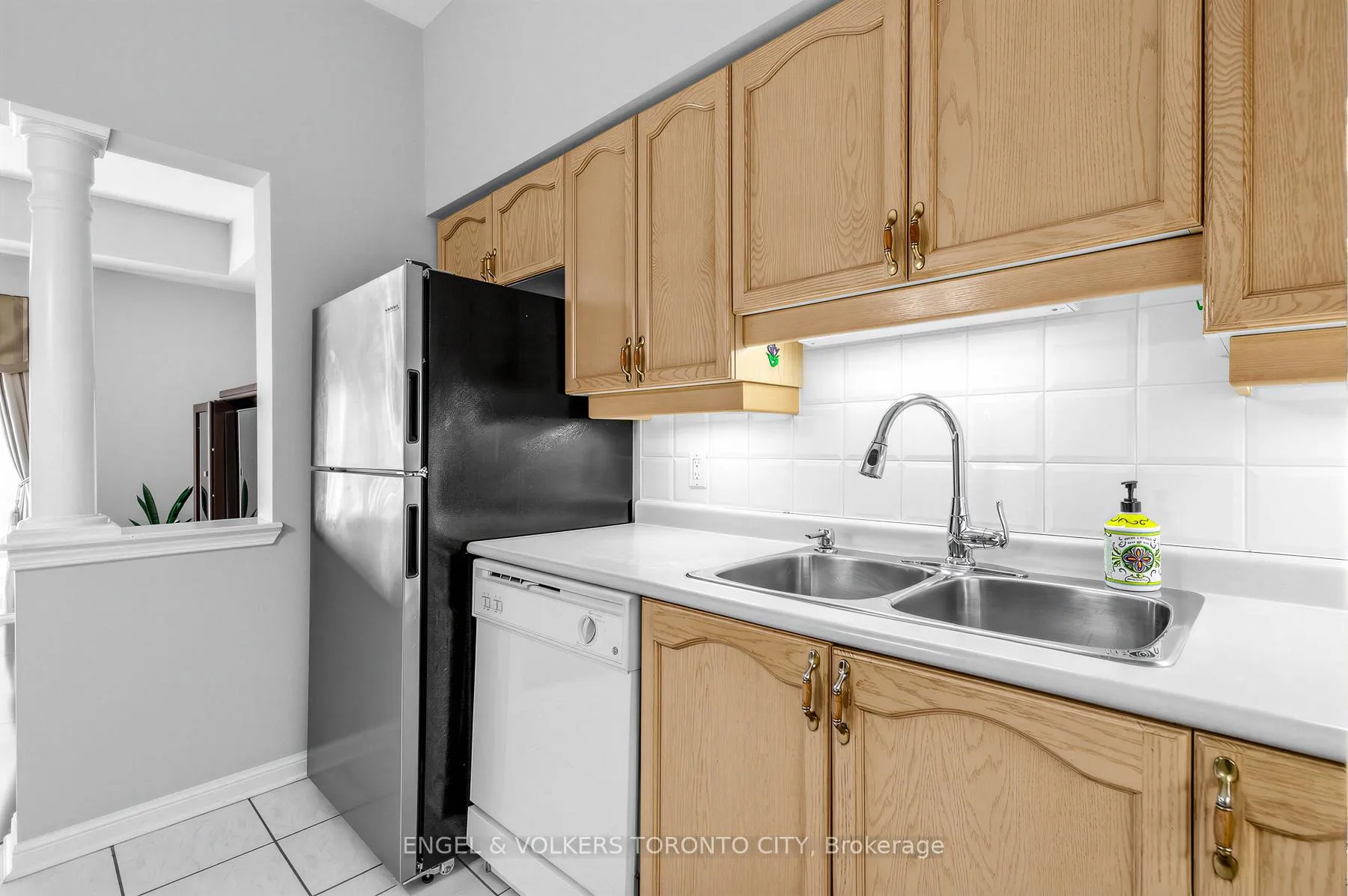 Photo 14 of Unit 105, 2506 Rutherford Road, Vaughan, Maple — HOMEH