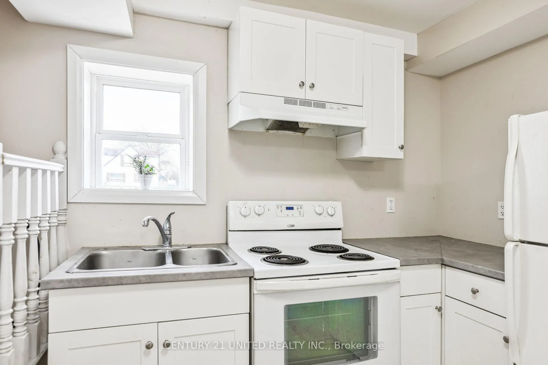 Photo 2 of Unit 2, 19 Bailey Street, St. Catharines, Western Hill — HOMEH