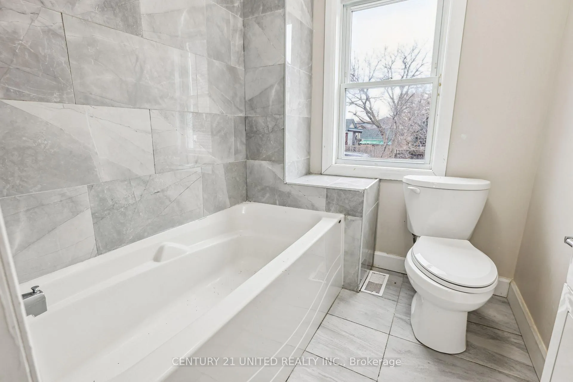 Photo 4 of Unit 2, 19 Bailey Street, St. Catharines, Western Hill — HOMEH