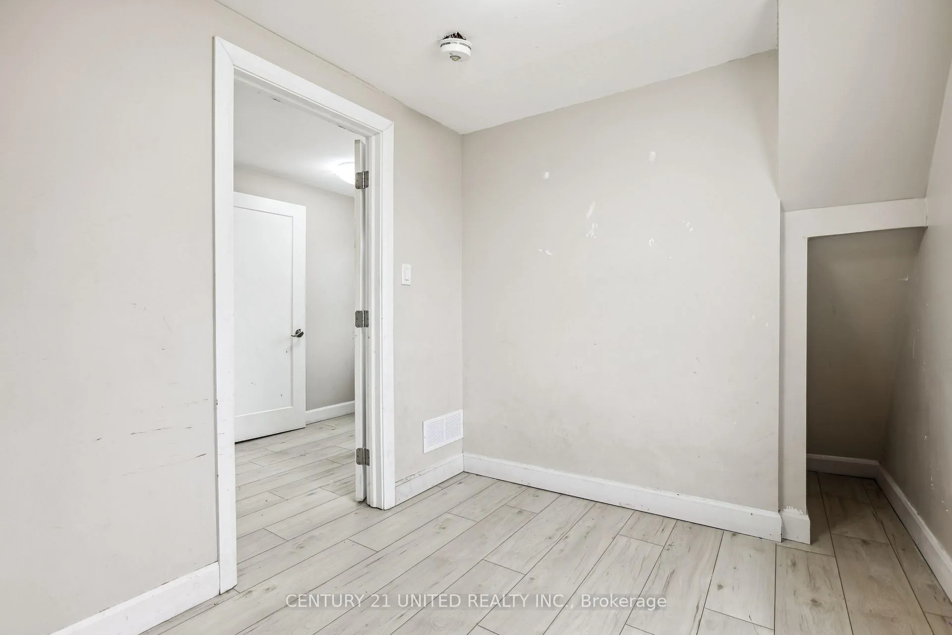 Photo 7 of Unit 2, 19 Bailey Street, St. Catharines, Western Hill — HOMEH