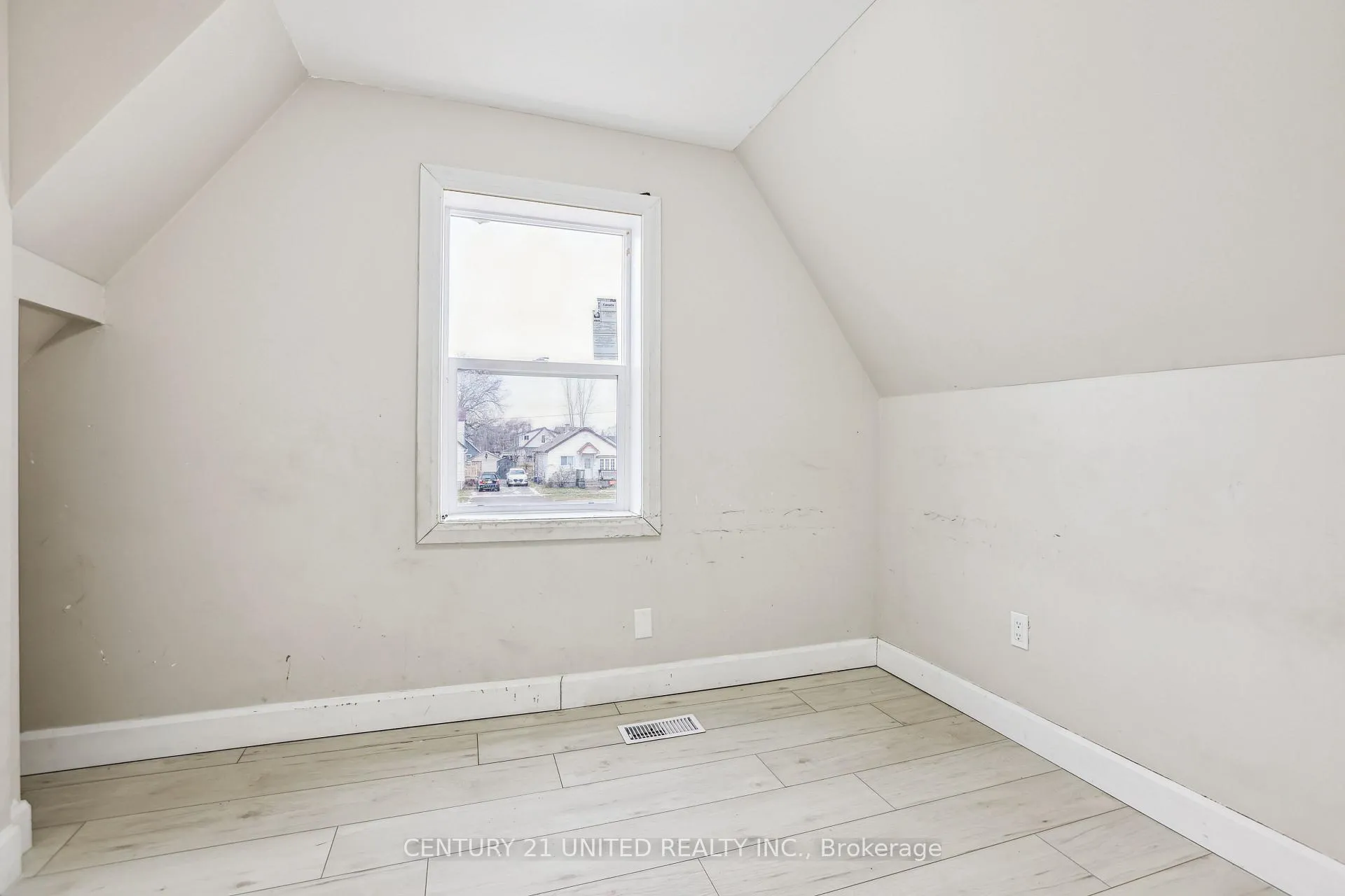 Photo 8 of Unit 2, 19 Bailey Street, St. Catharines, Western Hill — HOMEH