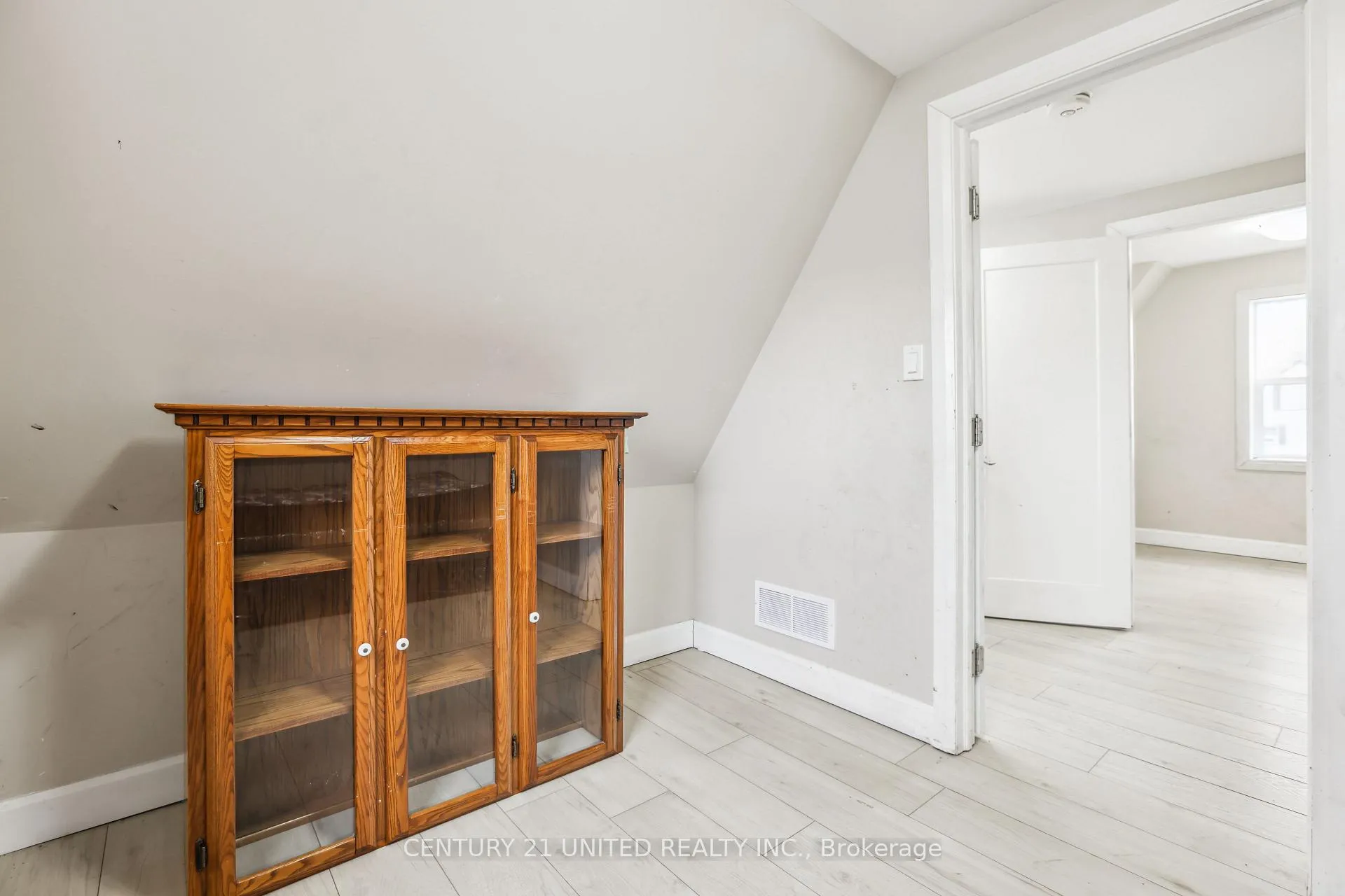 Photo 11 of Unit 2, 19 Bailey Street, St. Catharines, Western Hill — HOMEH