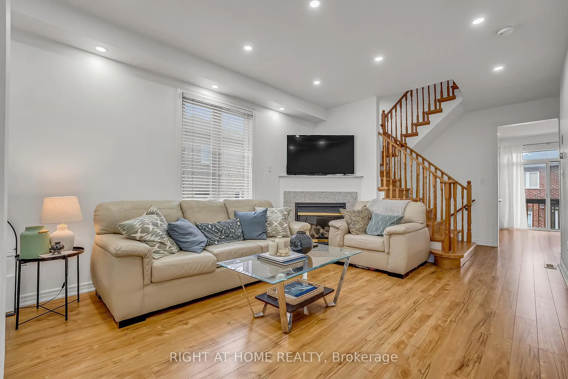 Photo 5 of 11 Tobermory Crescent, Brampton, Madoc — HOMEH