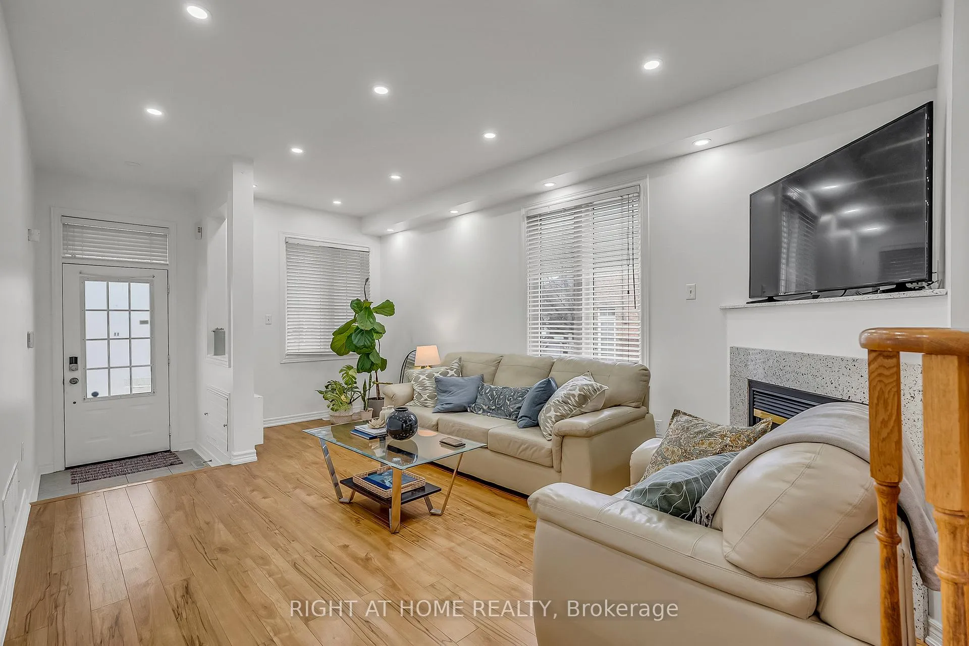 Photo 6 of 11 Tobermory Crescent, Brampton, Madoc — HOMEH