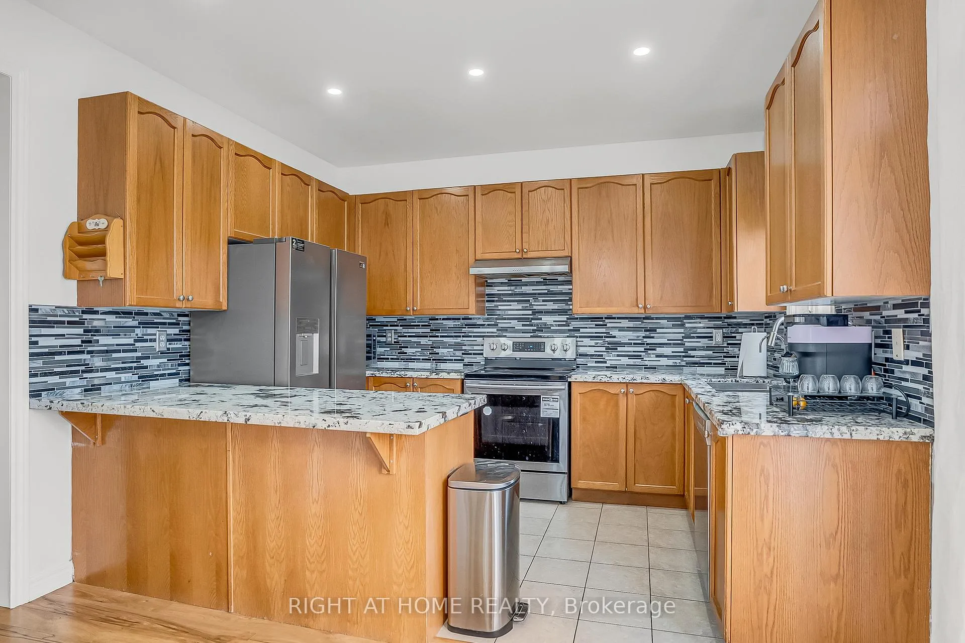 Photo 8 of 11 Tobermory Crescent, Brampton, Madoc — HOMEH