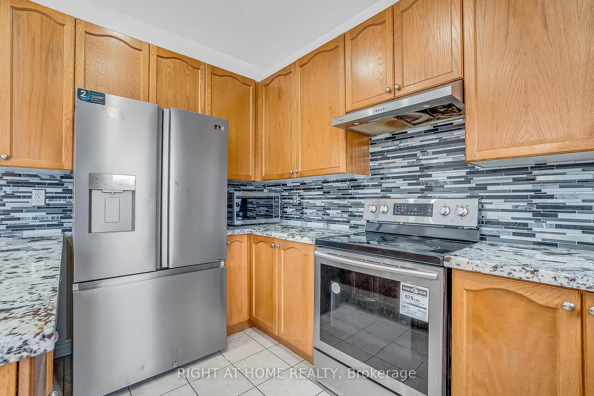 Photo 9 of 11 Tobermory Crescent, Brampton, Madoc — HOMEH