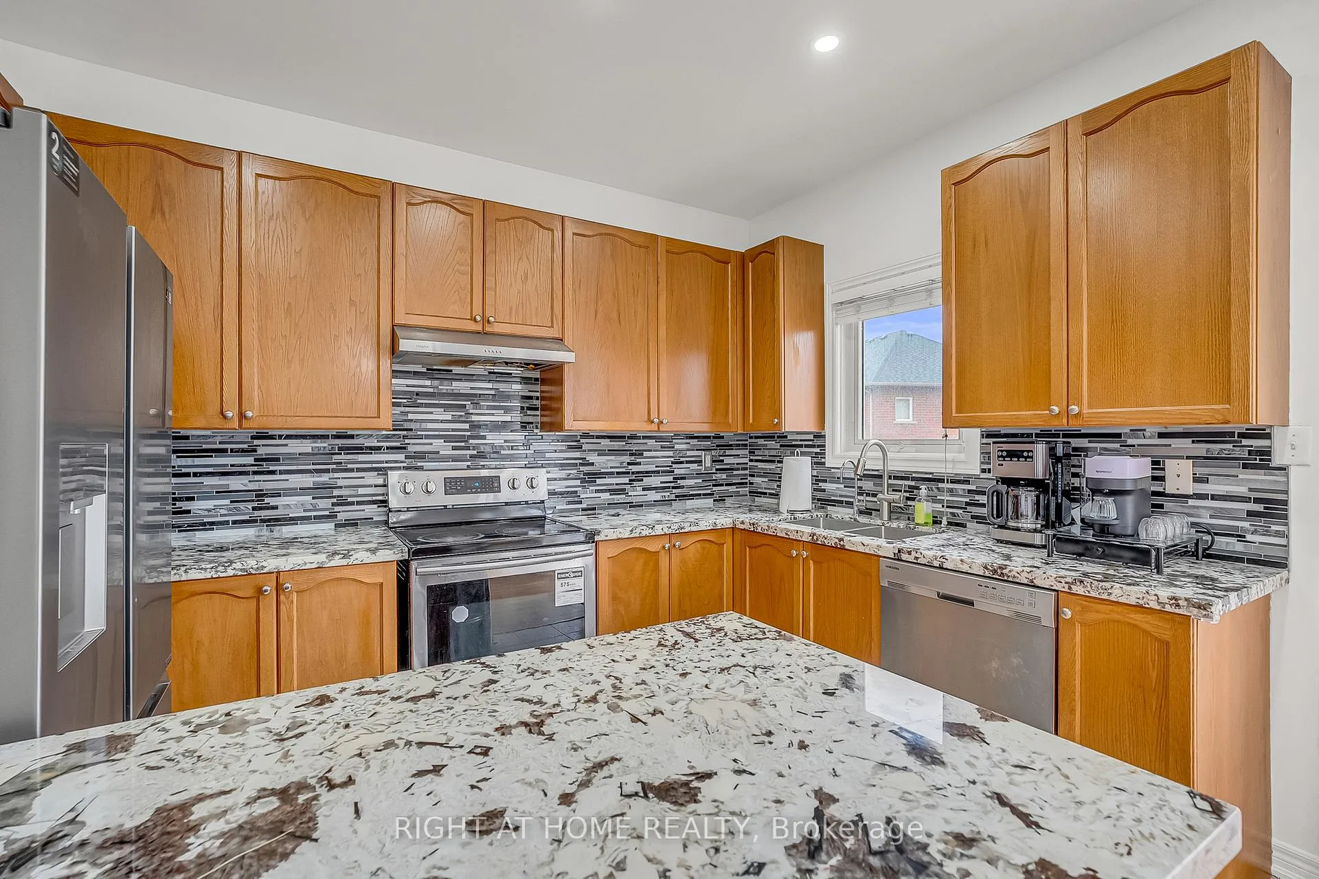 Photo 11 of 11 Tobermory Crescent, Brampton, Madoc — HOMEH