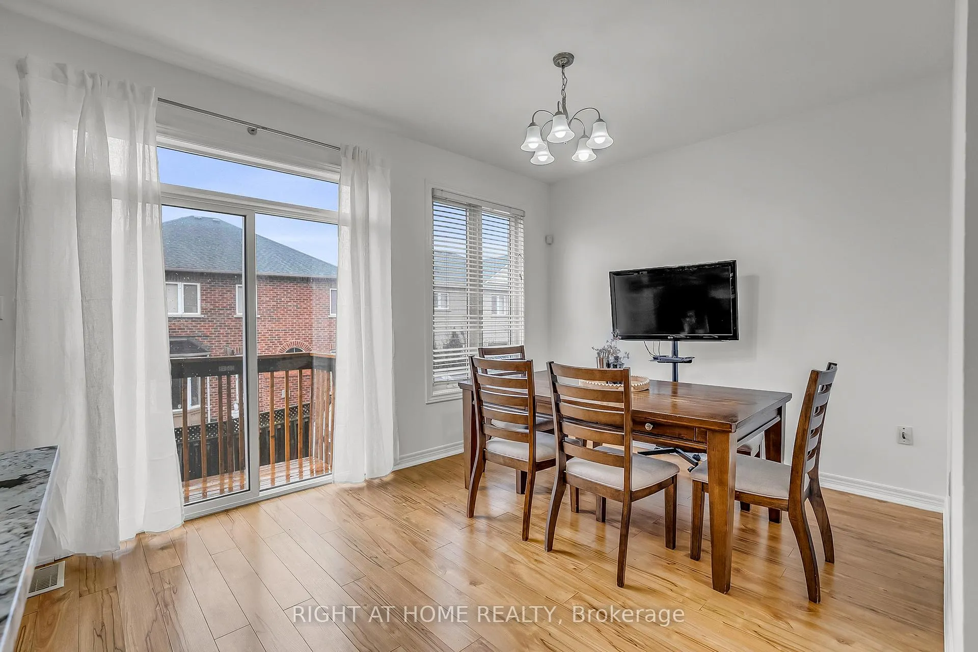 Photo 12 of 11 Tobermory Crescent, Brampton, Madoc — HOMEH