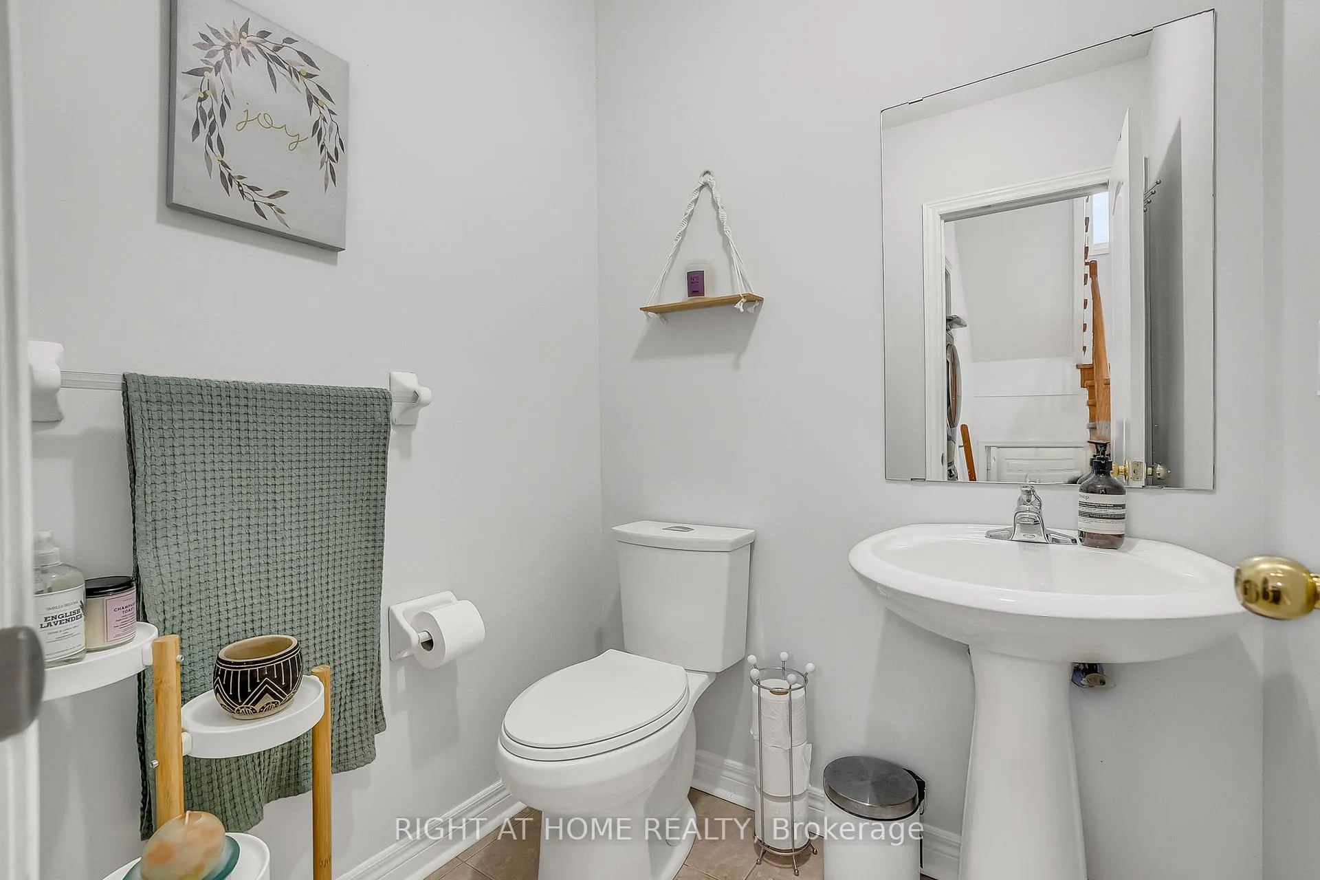 Photo 16 of 11 Tobermory Crescent, Brampton, Madoc — HOMEH