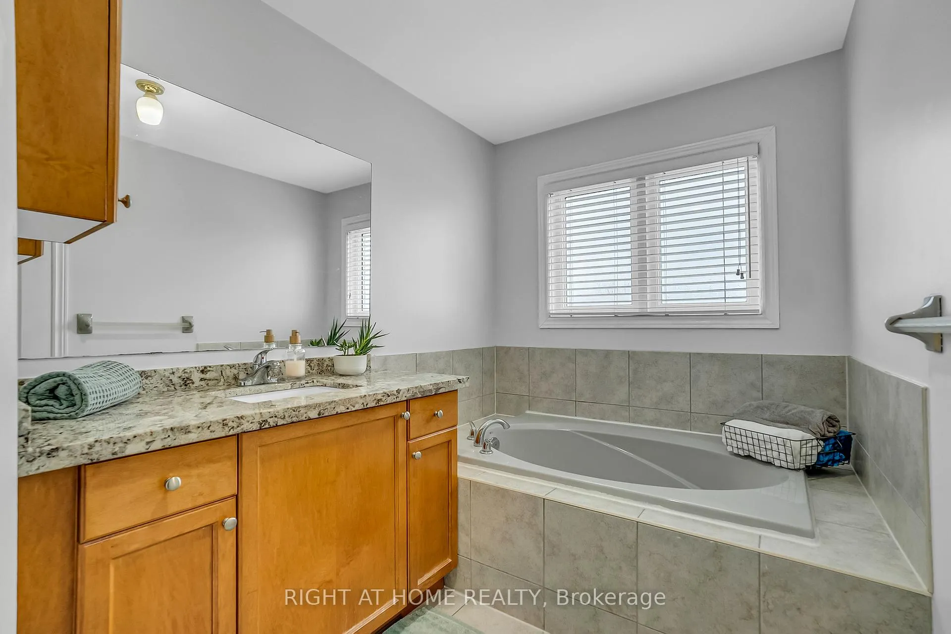 Photo 22 of 11 Tobermory Crescent, Brampton, Madoc — HOMEH