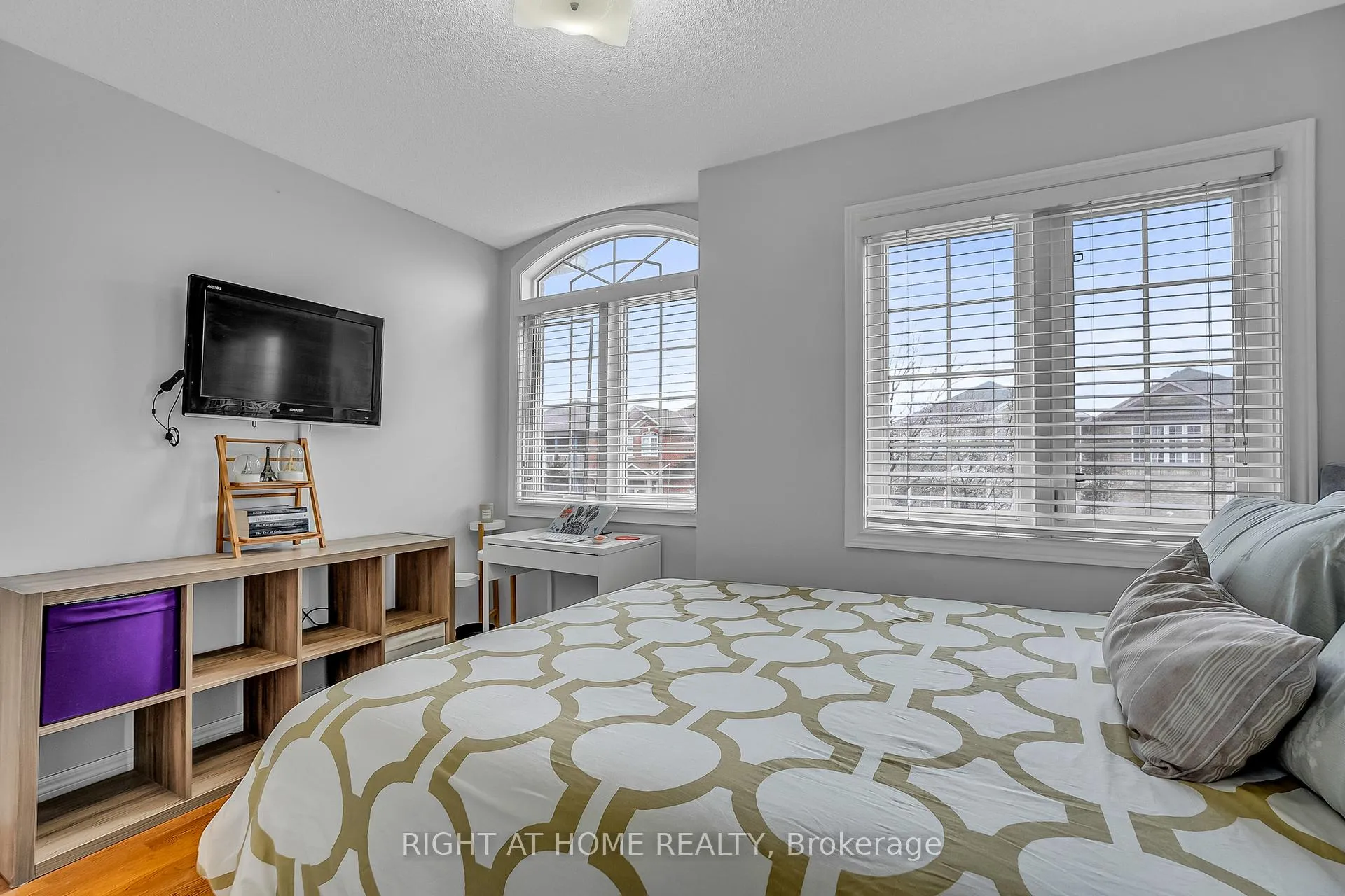 Photo 25 of 11 Tobermory Crescent, Brampton, Madoc — HOMEH