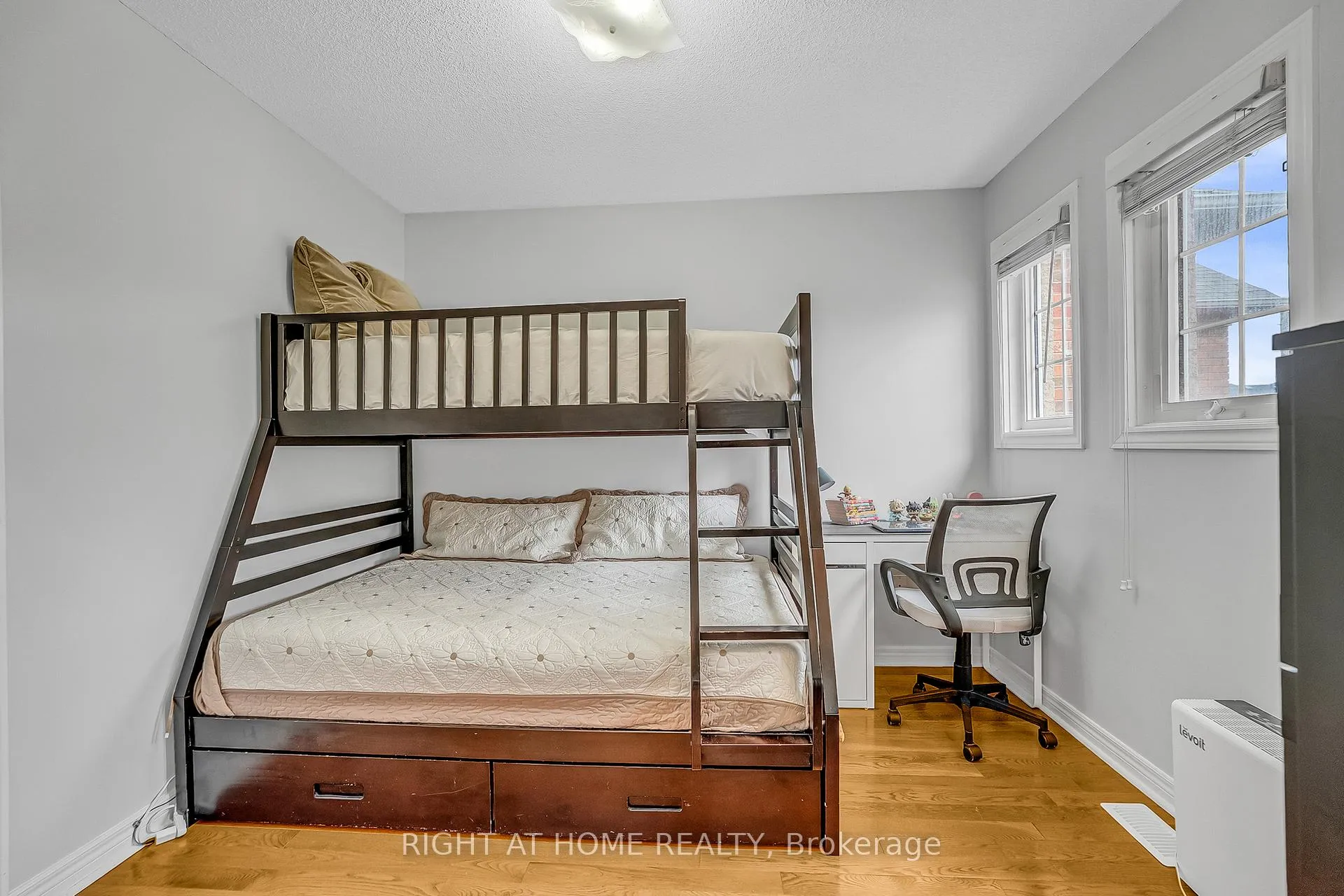 Photo 27 of 11 Tobermory Crescent, Brampton, Madoc — HOMEH