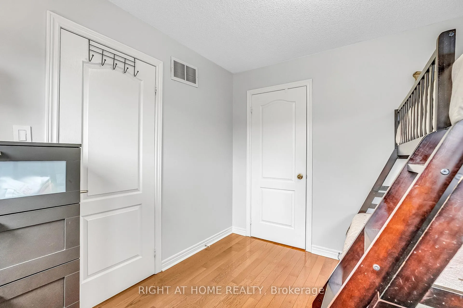 Photo 28 of 11 Tobermory Crescent, Brampton, Madoc — HOMEH