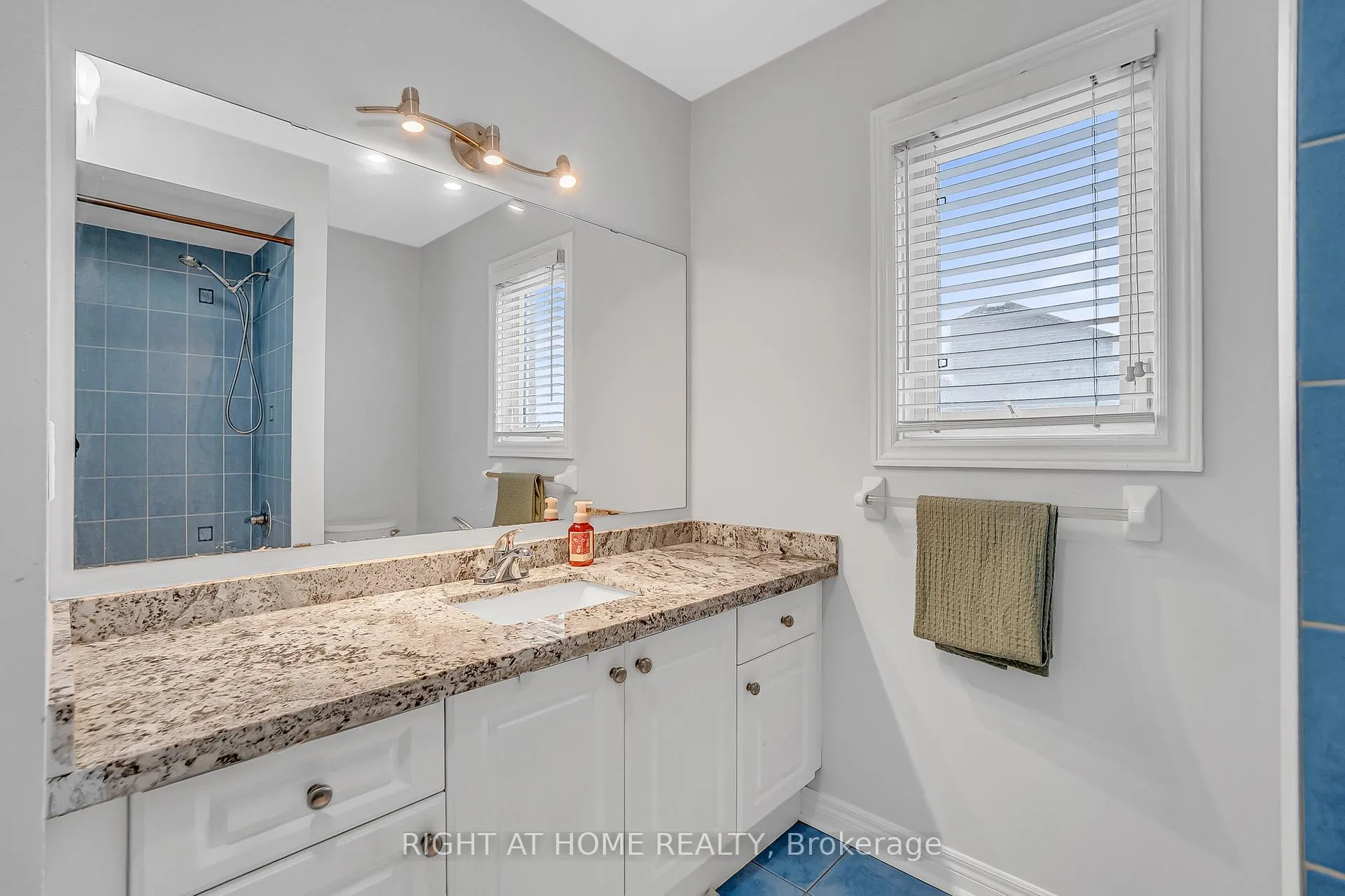Photo 29 of 11 Tobermory Crescent, Brampton, Madoc — HOMEH