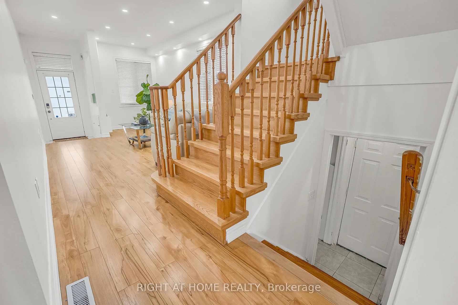 Photo 31 of 11 Tobermory Crescent, Brampton, Madoc — HOMEH