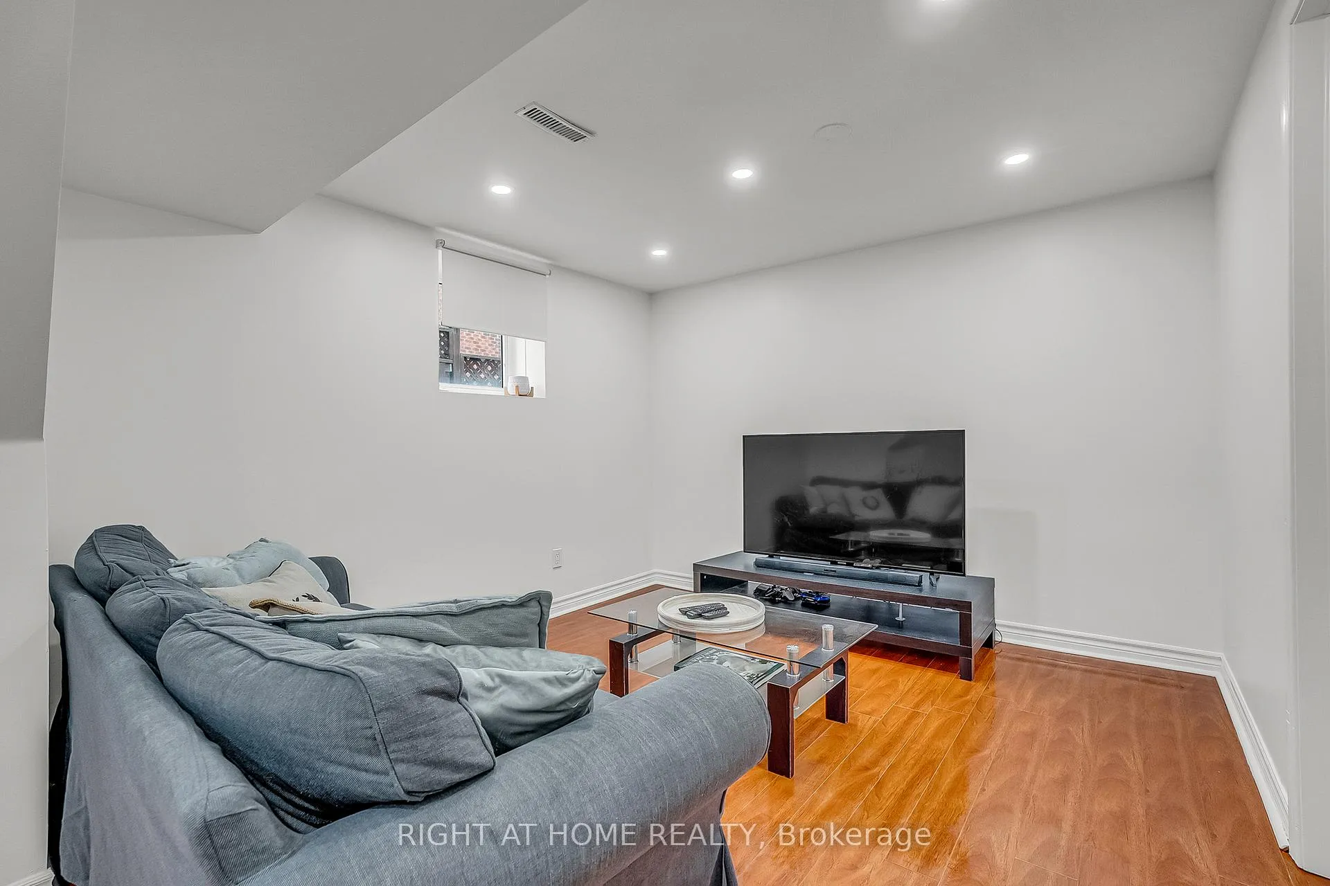 Photo 33 of 11 Tobermory Crescent, Brampton, Madoc — HOMEH
