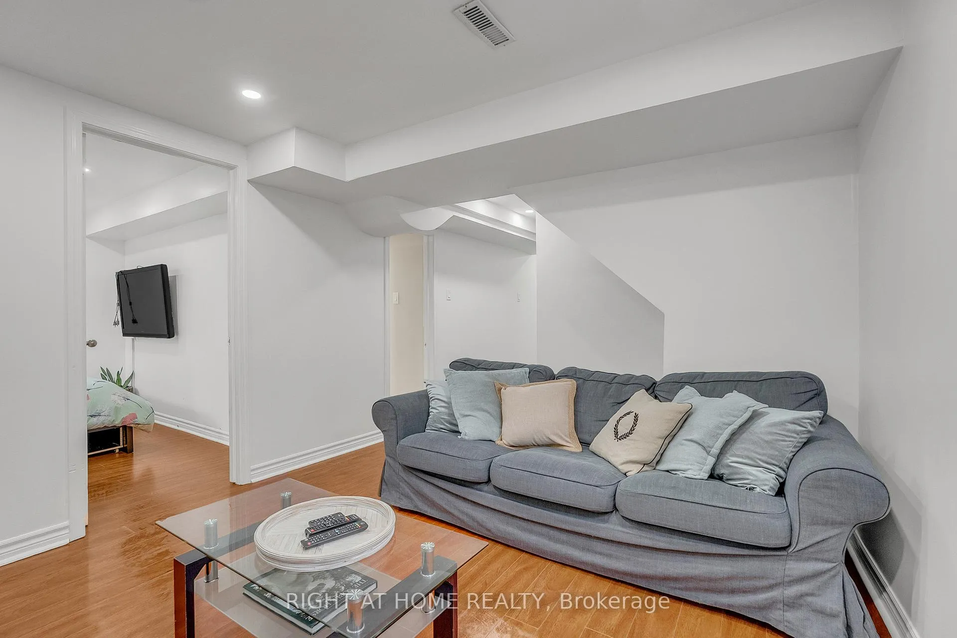 Photo 34 of 11 Tobermory Crescent, Brampton, Madoc — HOMEH