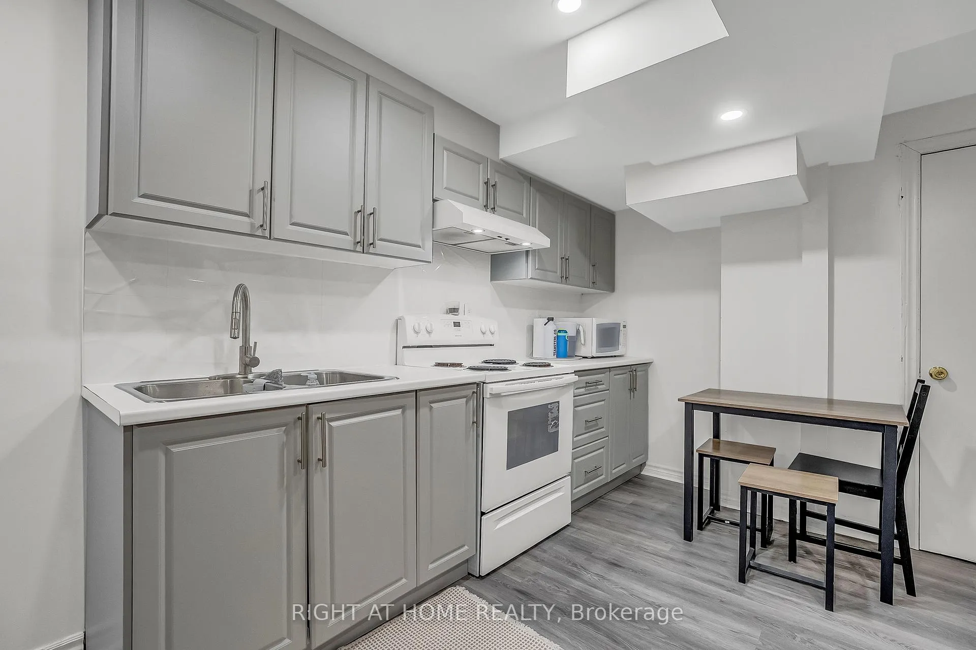Photo 37 of 11 Tobermory Crescent, Brampton, Madoc — HOMEH