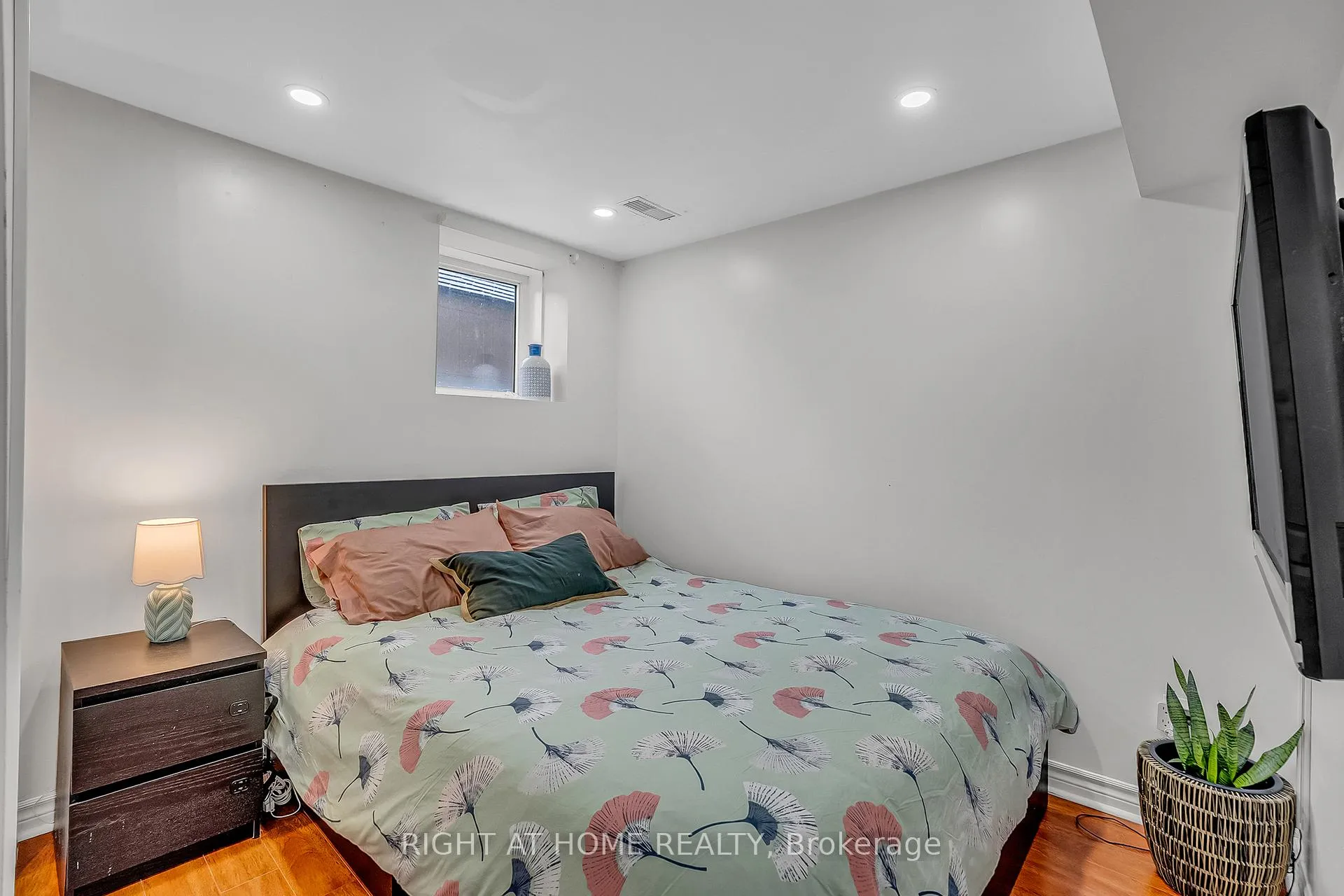Photo 38 of 11 Tobermory Crescent, Brampton, Madoc — HOMEH