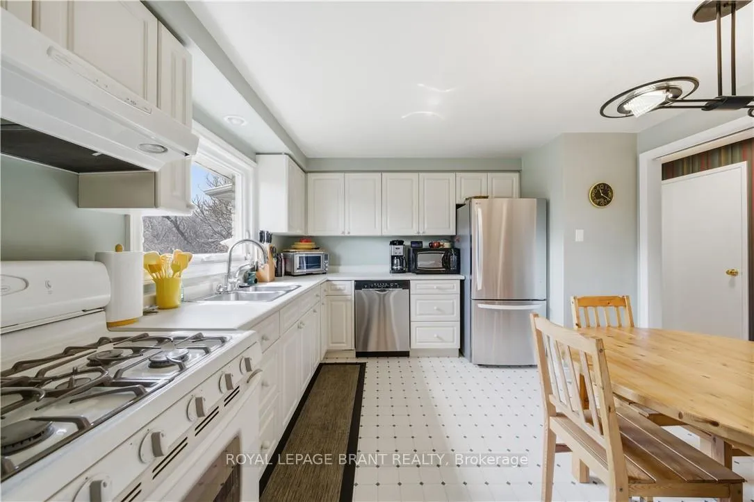 Photo 6 of 37 Parkview Crescent, Kitchener — HOMEH