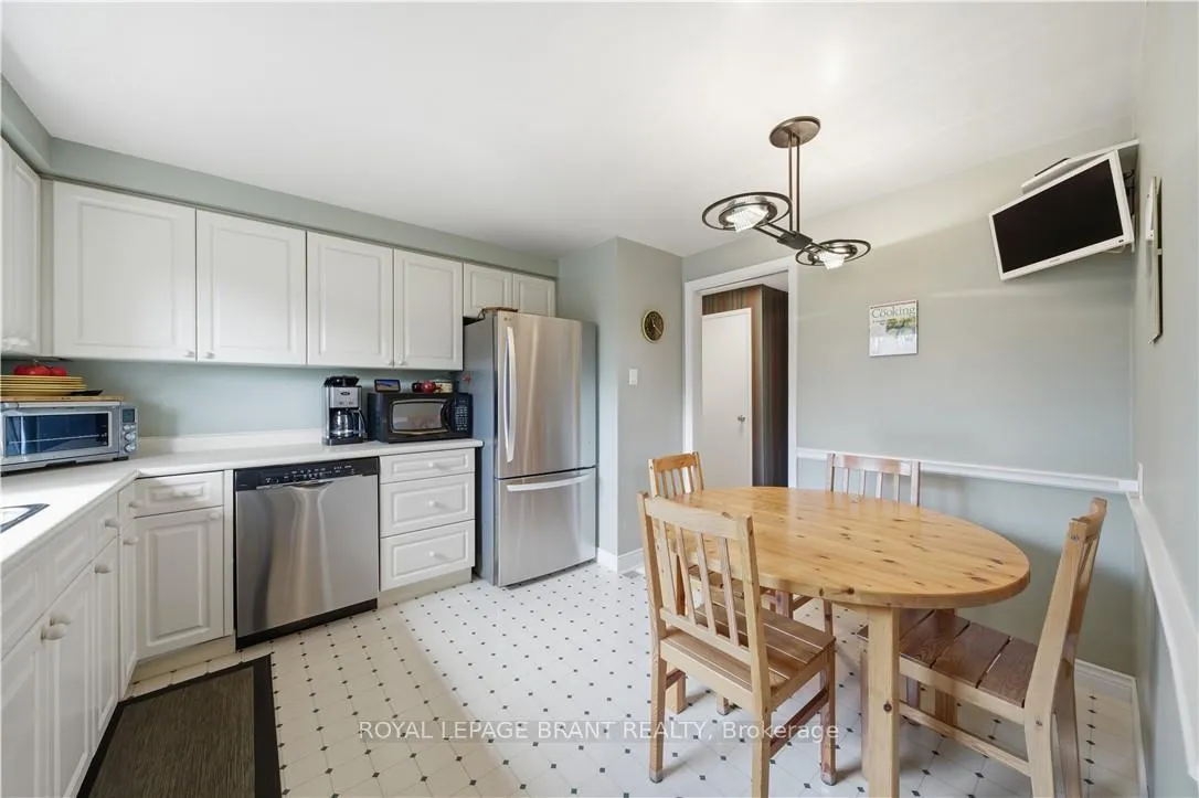 Photo 7 of 37 Parkview Crescent, Kitchener — HOMEH