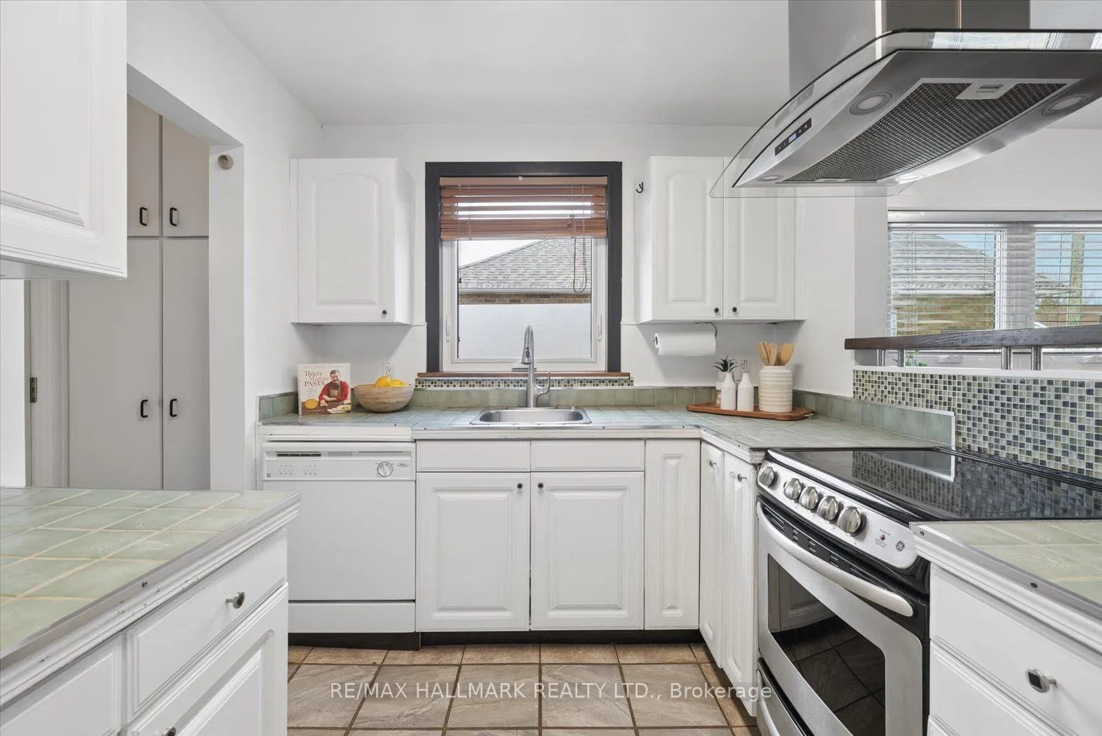 Photo 13 of 46 Marsh Road, Scarborough, Clairlea-Birchmount — HOMEH