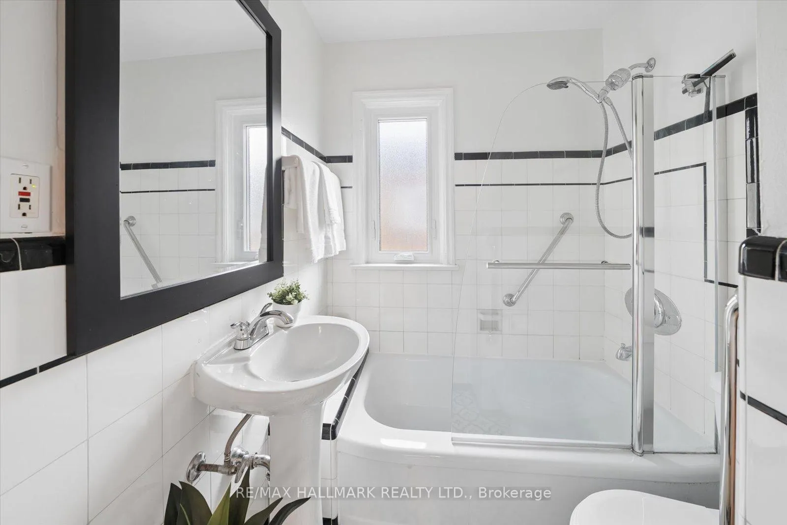 Photo 19 of 46 Marsh Road, Scarborough, Clairlea-Birchmount — HOMEH