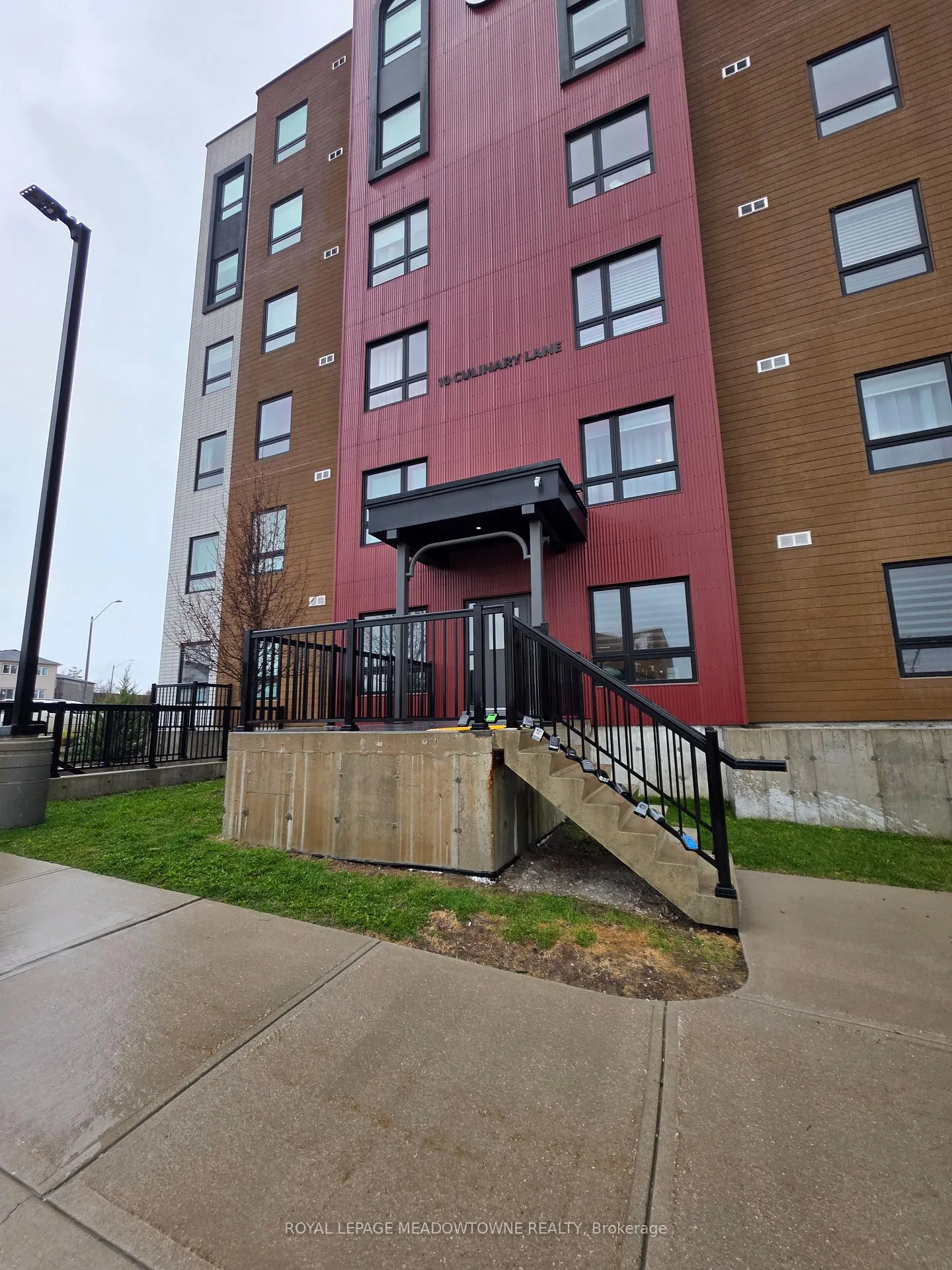 Photo 2 of Unit 608, 10 Culinary Lane, Barrie, Rural Barrie Southeast — HOMEH