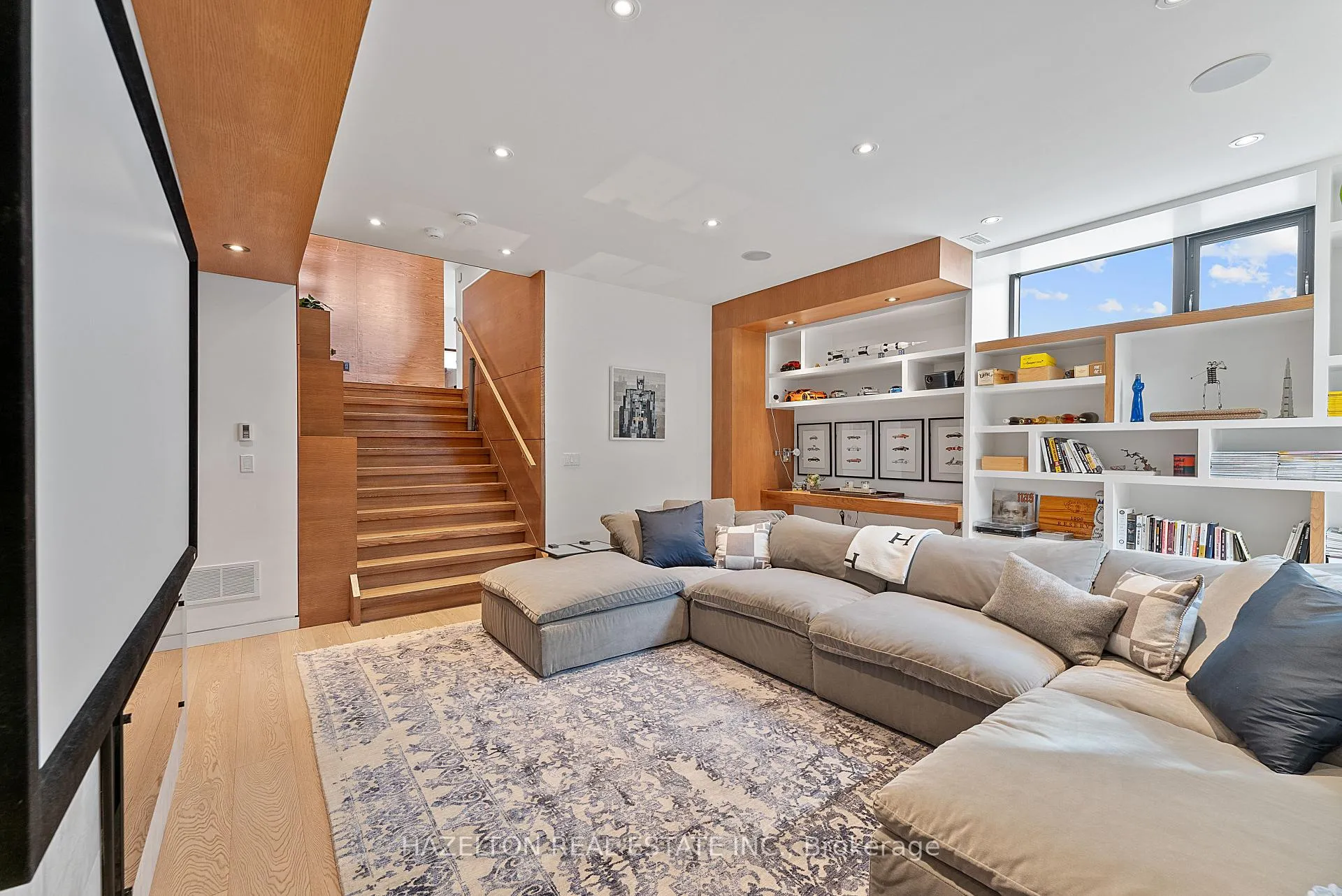 Photo 11 of 143 Joicey Boulevard, Toronto, Bedford Park-Nortown — HOMEH