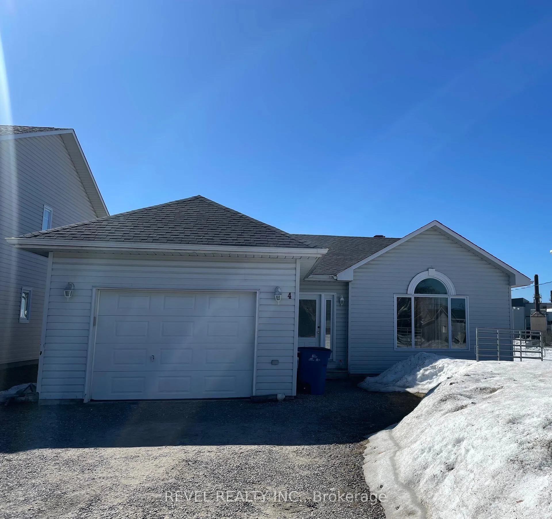Photo 2 of 4 Cree Road, Cochrane — HOMEH