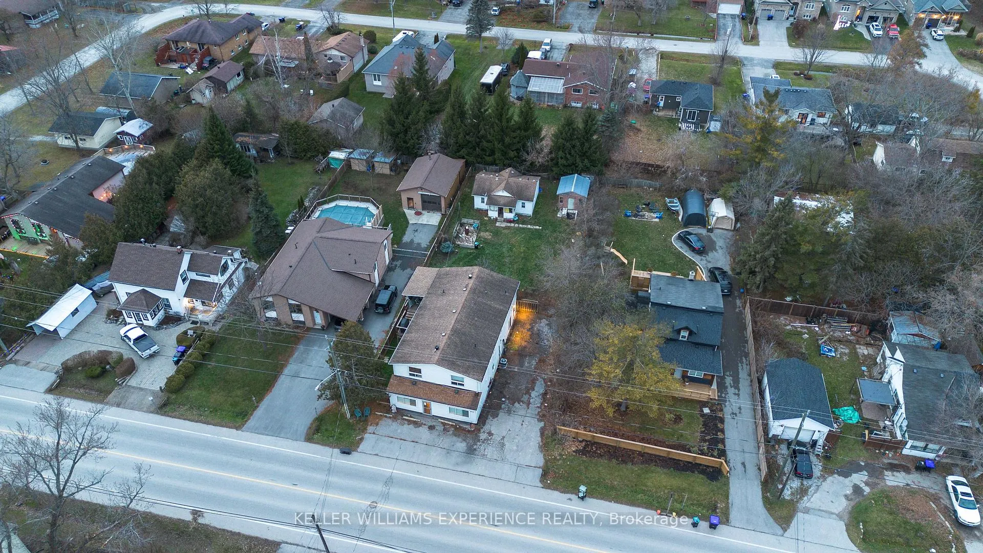 Photo 4 of 1024 Ewart Street, Innisfil, Rural Innisfil — HOMEH