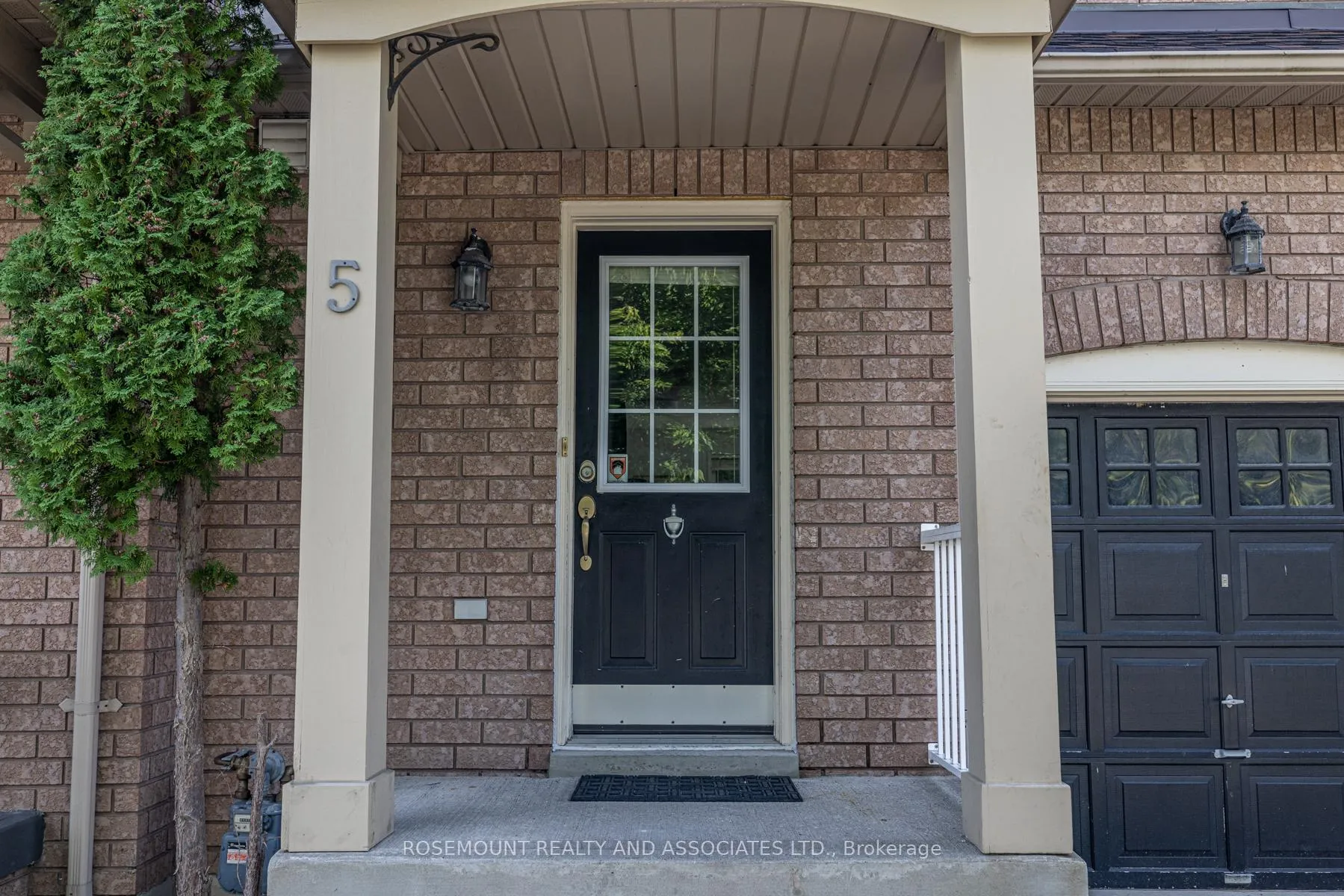Photo 3 of 5 Playfair Road, Whitby, Downtown Whitby — HOMEH