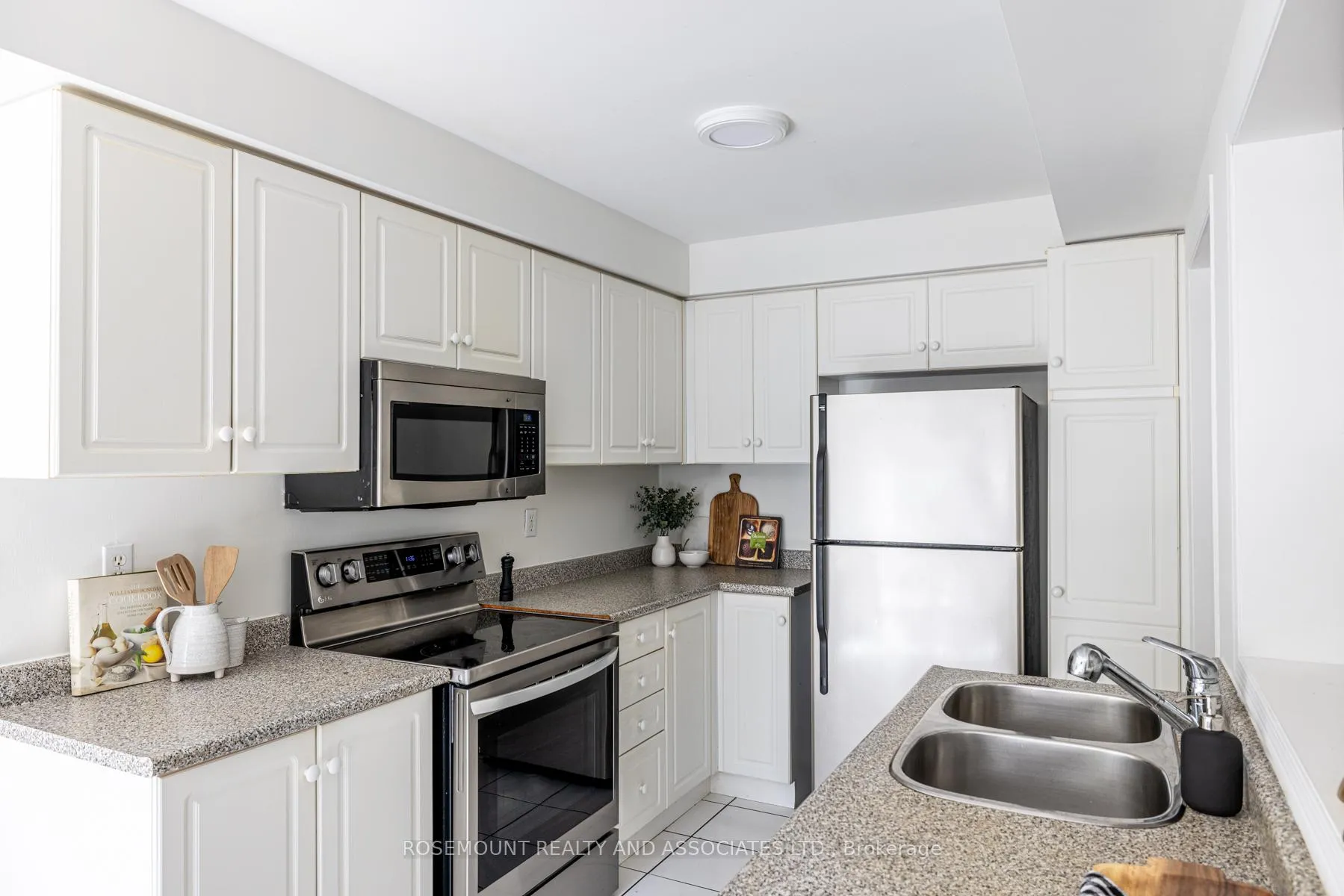 Photo 9 of 5 Playfair Road, Whitby, Downtown Whitby — HOMEH