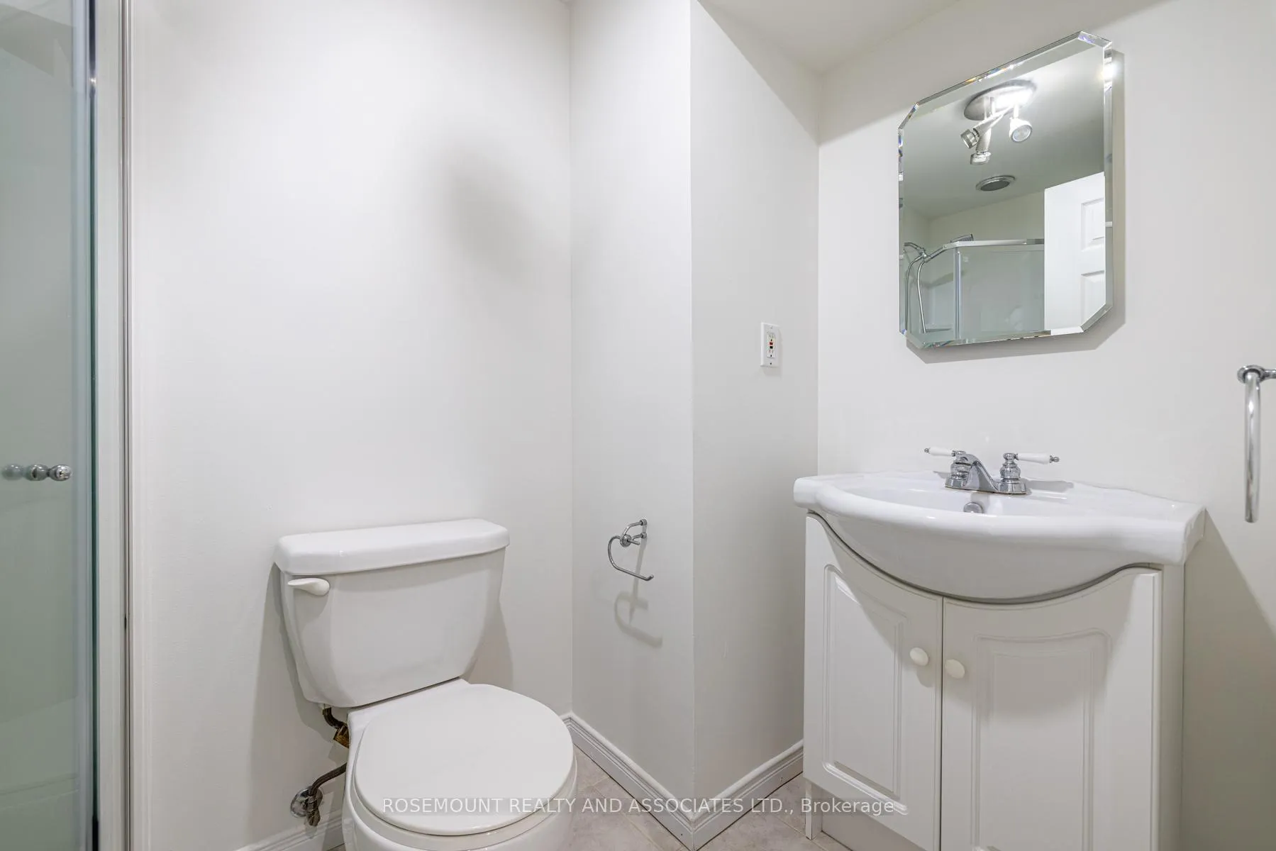 Photo 17 of 5 Playfair Road, Whitby, Downtown Whitby — HOMEH