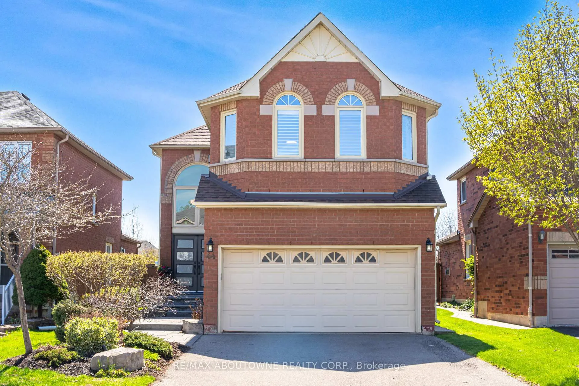Front of 44 Banington Crescent