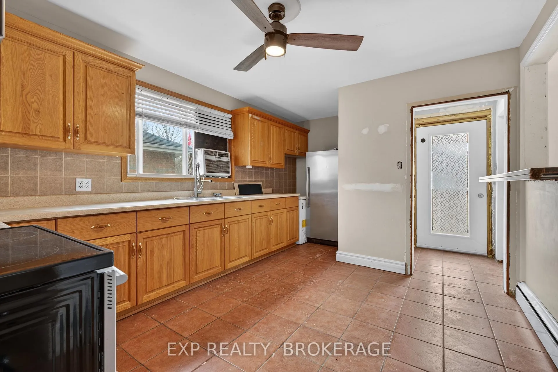 Photo 6 of 43 Carleton Street, Kingston, East of Sir John A. Blvd — HOMEH