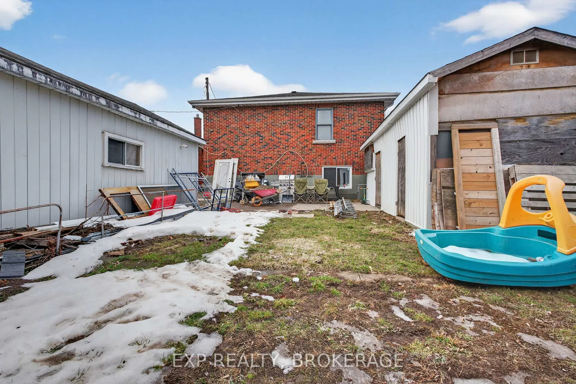 Photo 23 of 43 Carleton Street, Kingston, East of Sir John A. Blvd — HOMEH