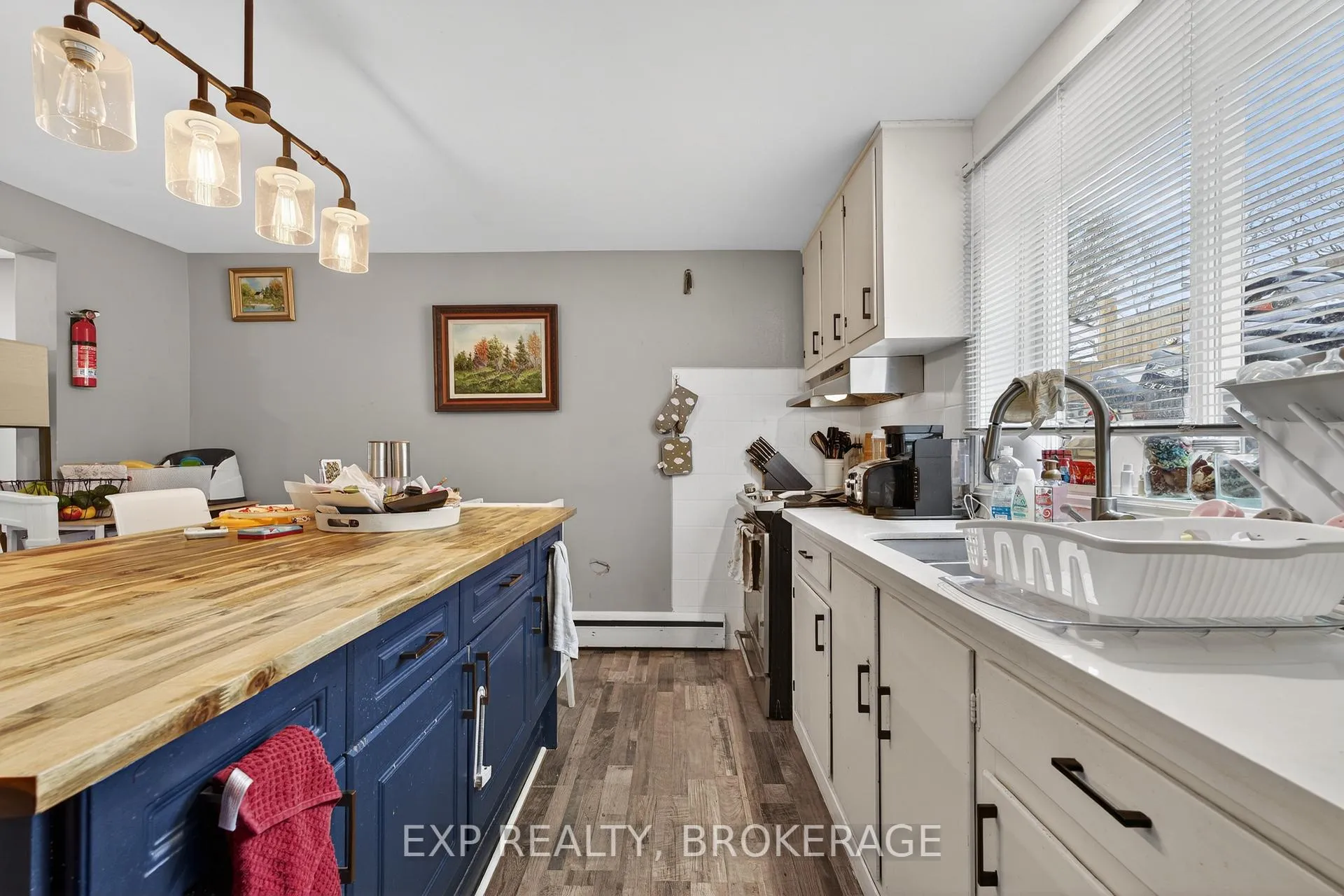 Photo 24 of 43 Carleton Street, Kingston, East of Sir John A. Blvd — HOMEH