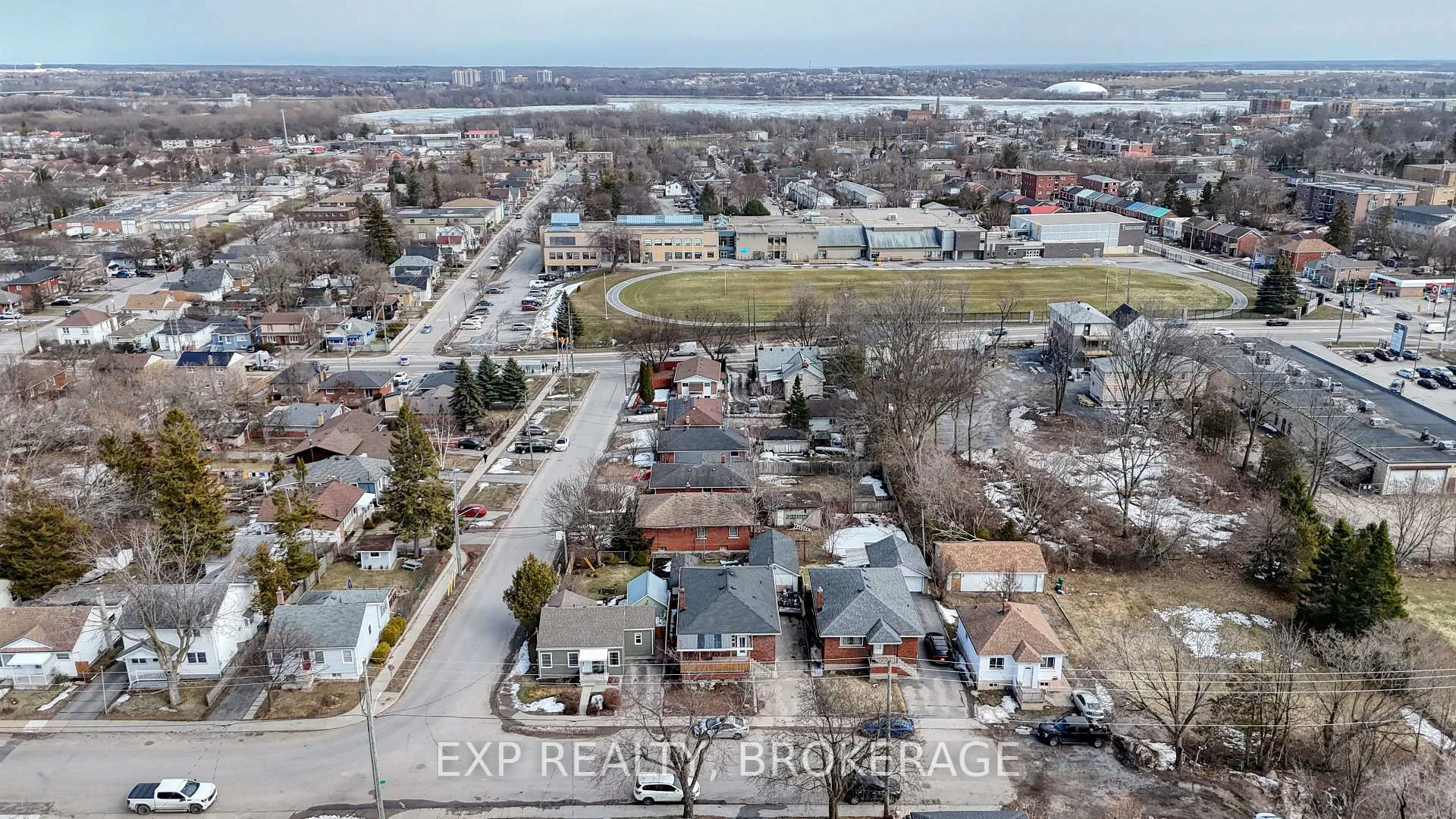 Photo 25 of 43 Carleton Street, Kingston, East of Sir John A. Blvd — HOMEH