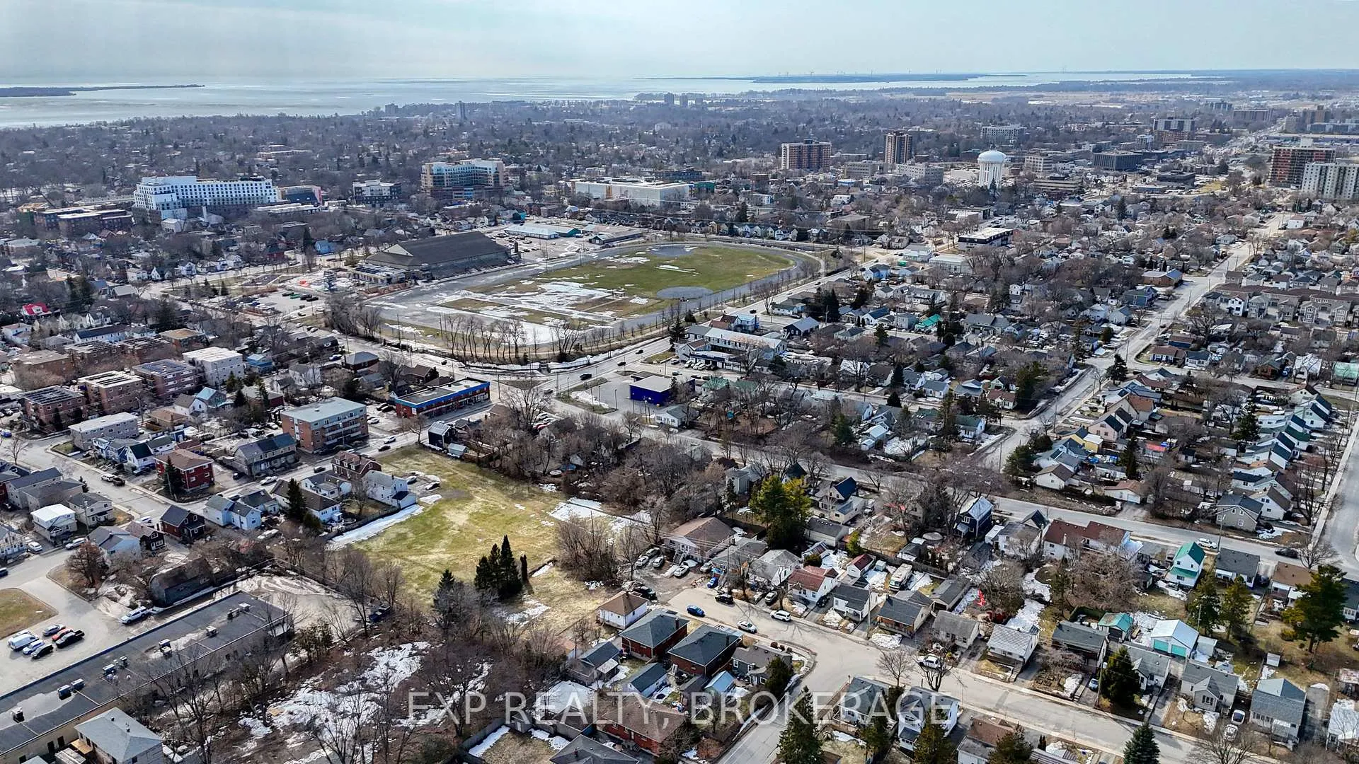 Photo 26 of 43 Carleton Street, Kingston, East of Sir John A. Blvd — HOMEH