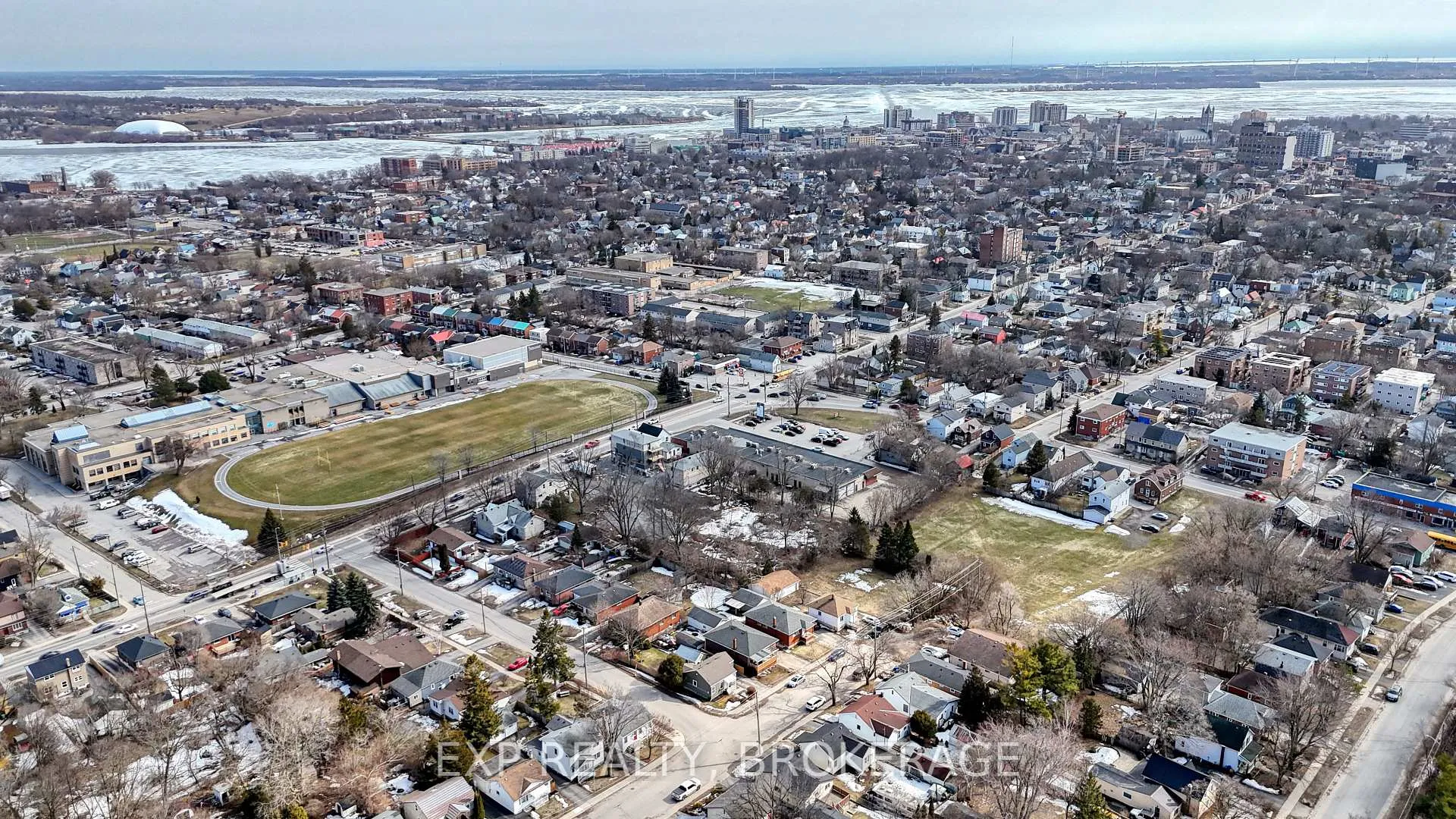 Photo 27 of 43 Carleton Street, Kingston, East of Sir John A. Blvd — HOMEH